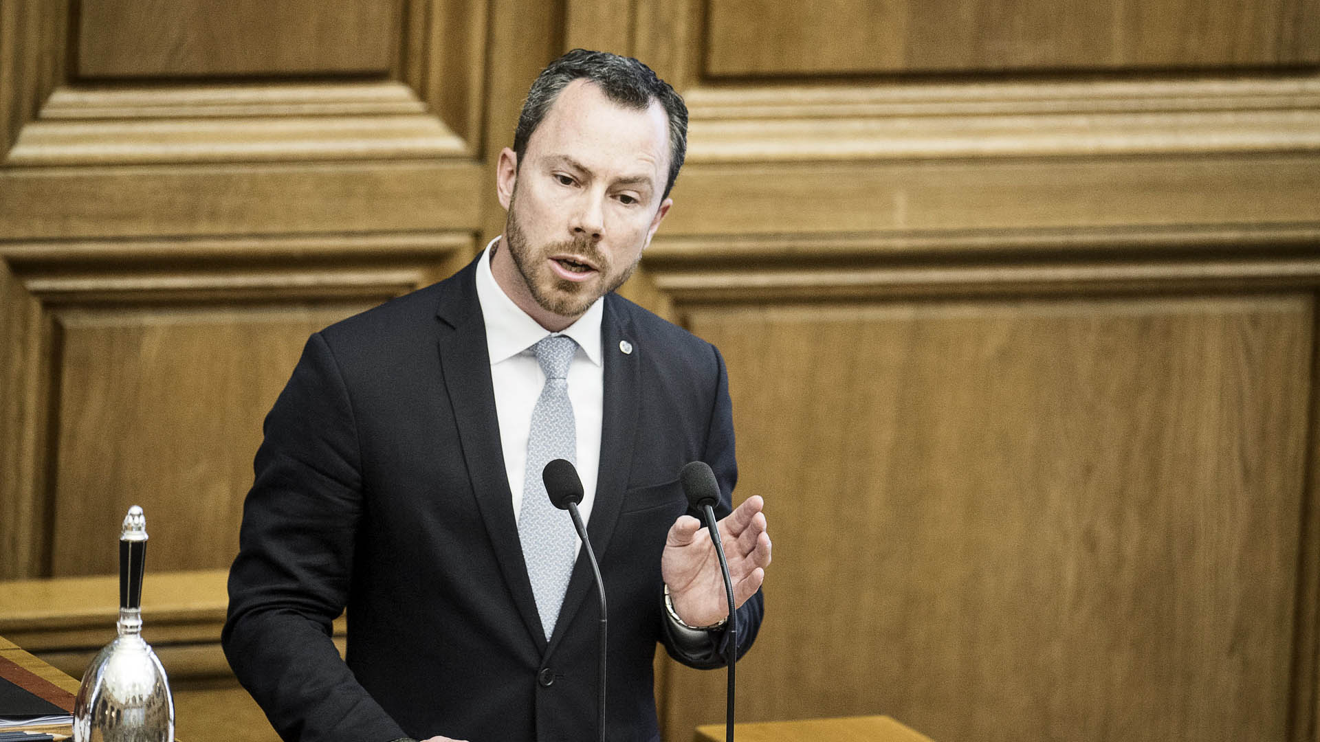 El parlamento danés dio luz verde a la medida de confiscar dinero en efectivo y objetos de valor de los solicitantes de asilo para ayudar a cubrir sus gastos