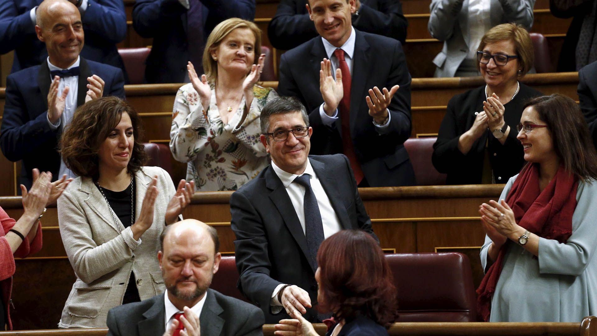 Patxi López, de 56 años, pertenece al Partido Socialista Obrero Español (PSOE)
