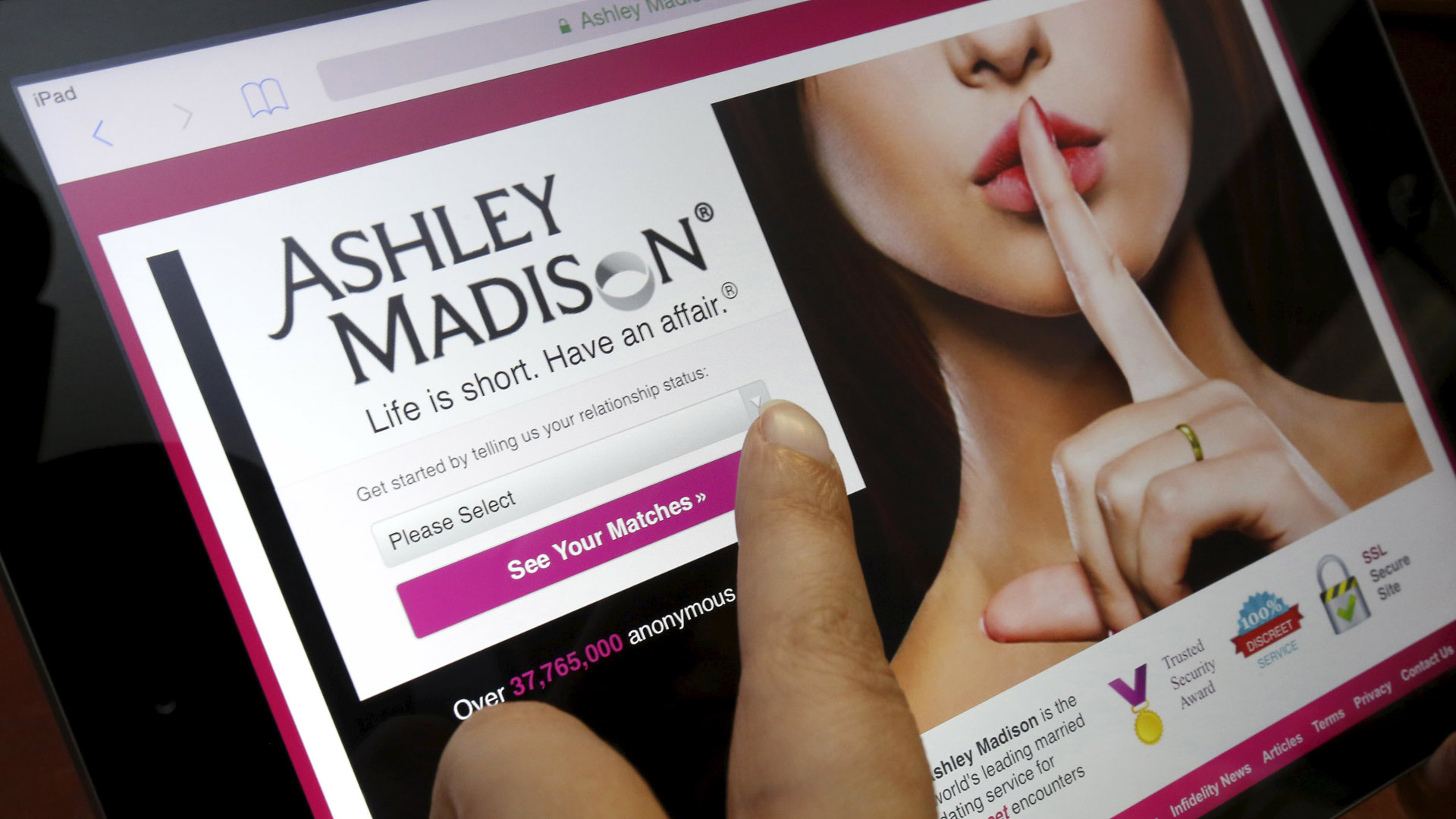 Después del hackeo que sufrió el sitio web Ashley Madison se implementó que sus suscriptores usen máscaras