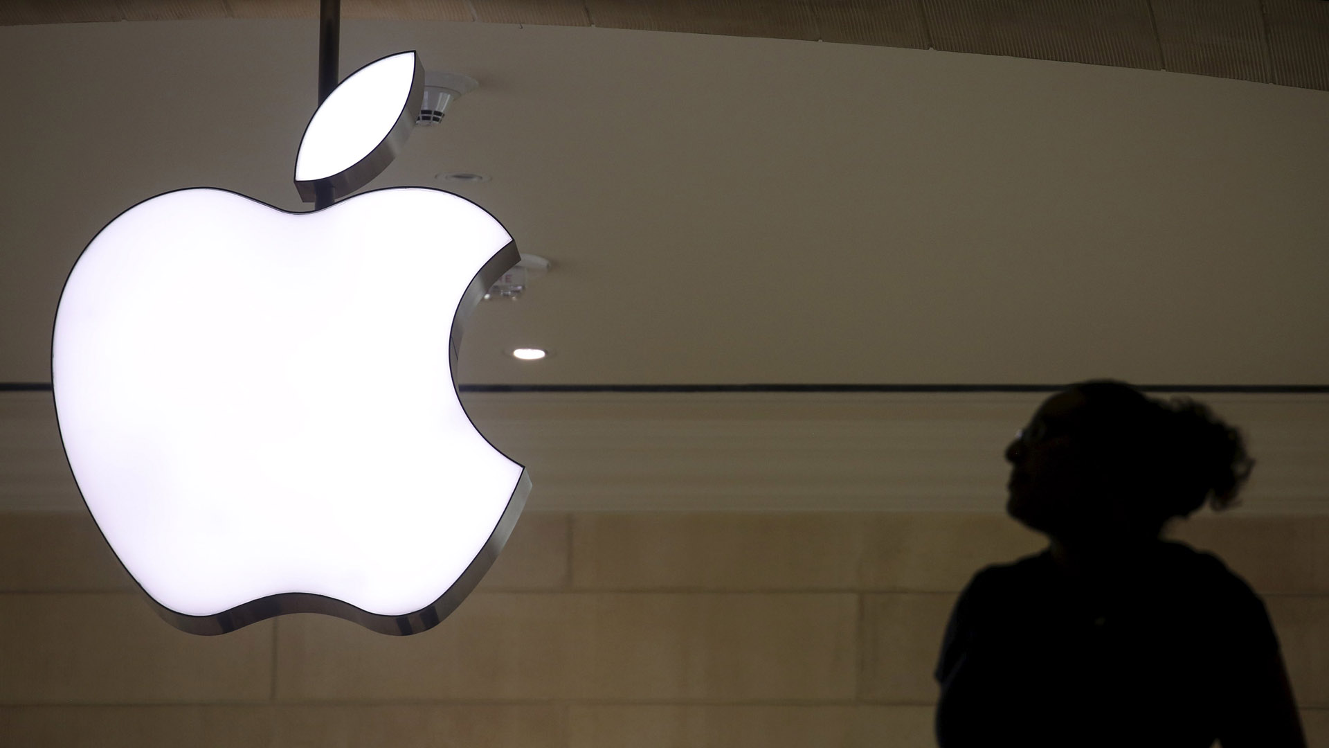 El FBI exigió a Apple acceder al teléfono de uno de los autores de la masacre de San Bernardino, en California