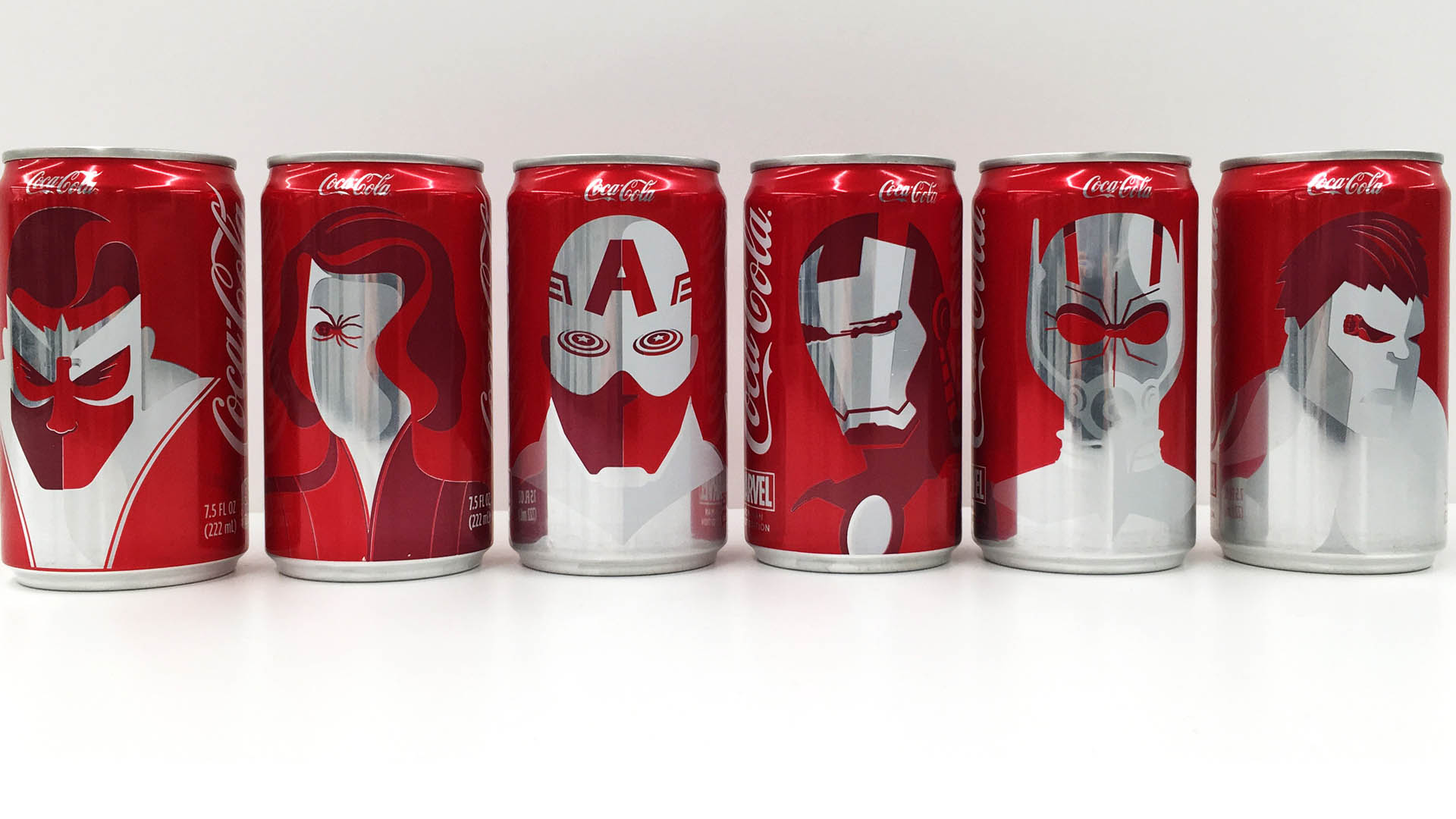 La famosa compañía de refrescos sacó una edición especial de latas que contienen a The Avengers