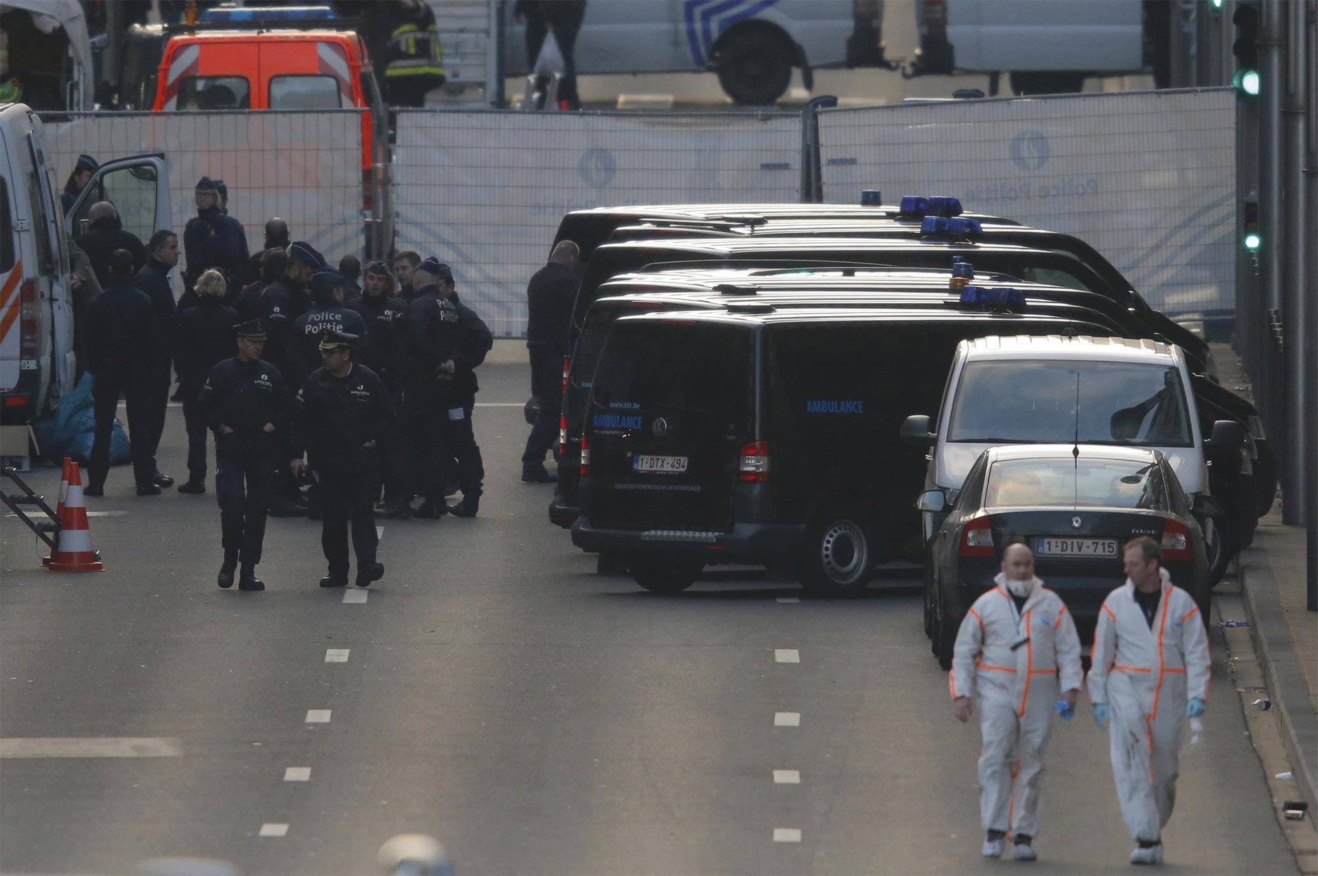 La Policía belga también encontró una bandera del Estado Islámico en una redada en la ciudad