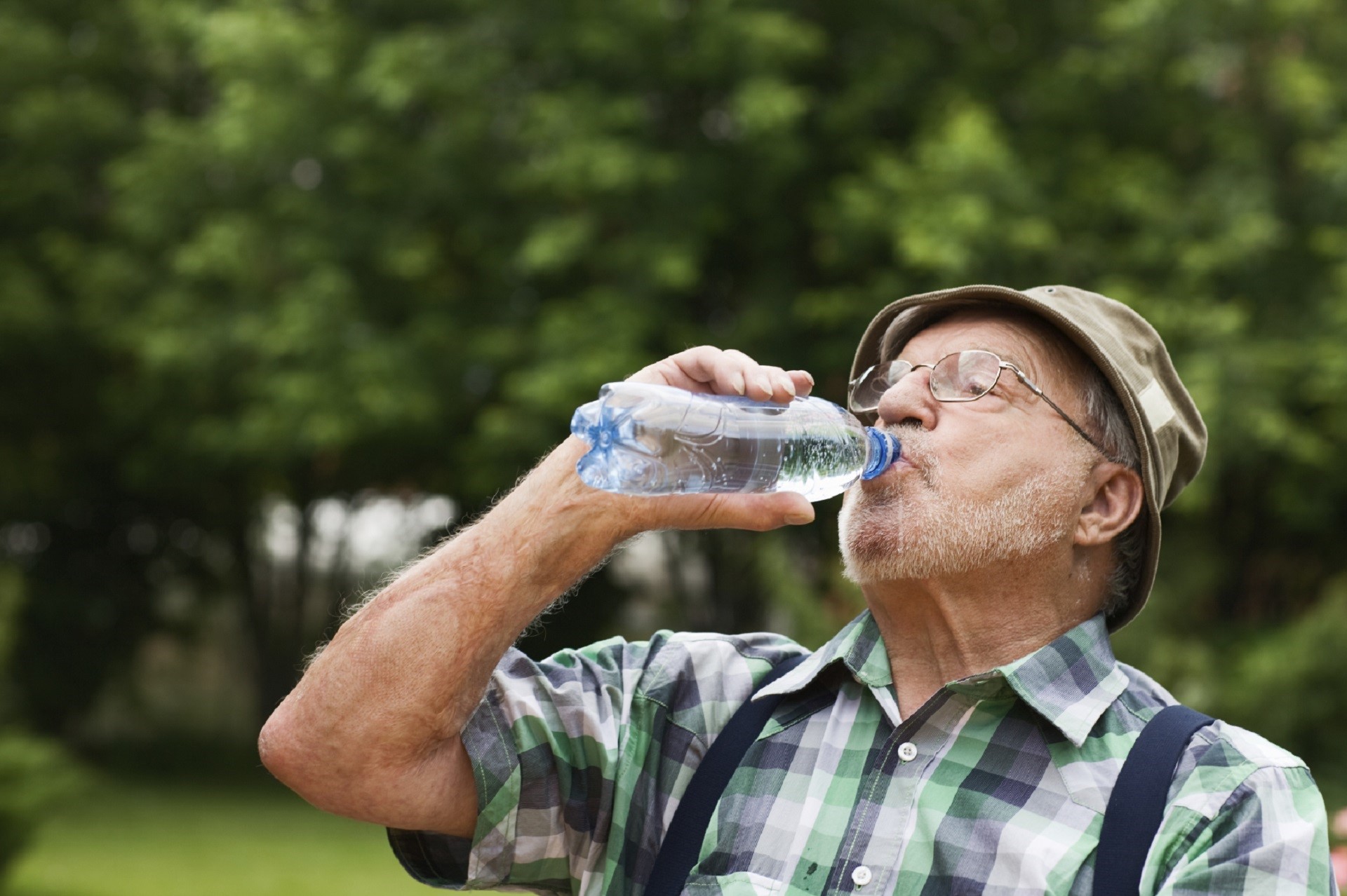 Las consecuencias de la falta de líquido en los adultos mayores pueden derivar en graves enfermedades