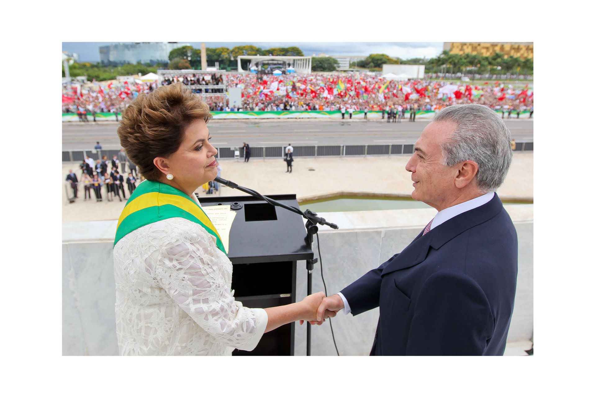 Motivado a un viaje que realizó Dilma Rousseff a Nueva York para solicitar apoyos internacionales, el vicepresidente toma su cargo provicionalmente