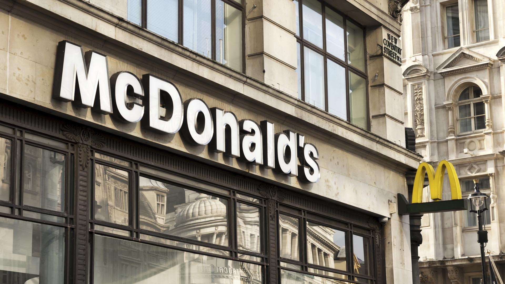 La cadena de comida rápida planea abrir más de mil restaurantes en los próximos cinco años