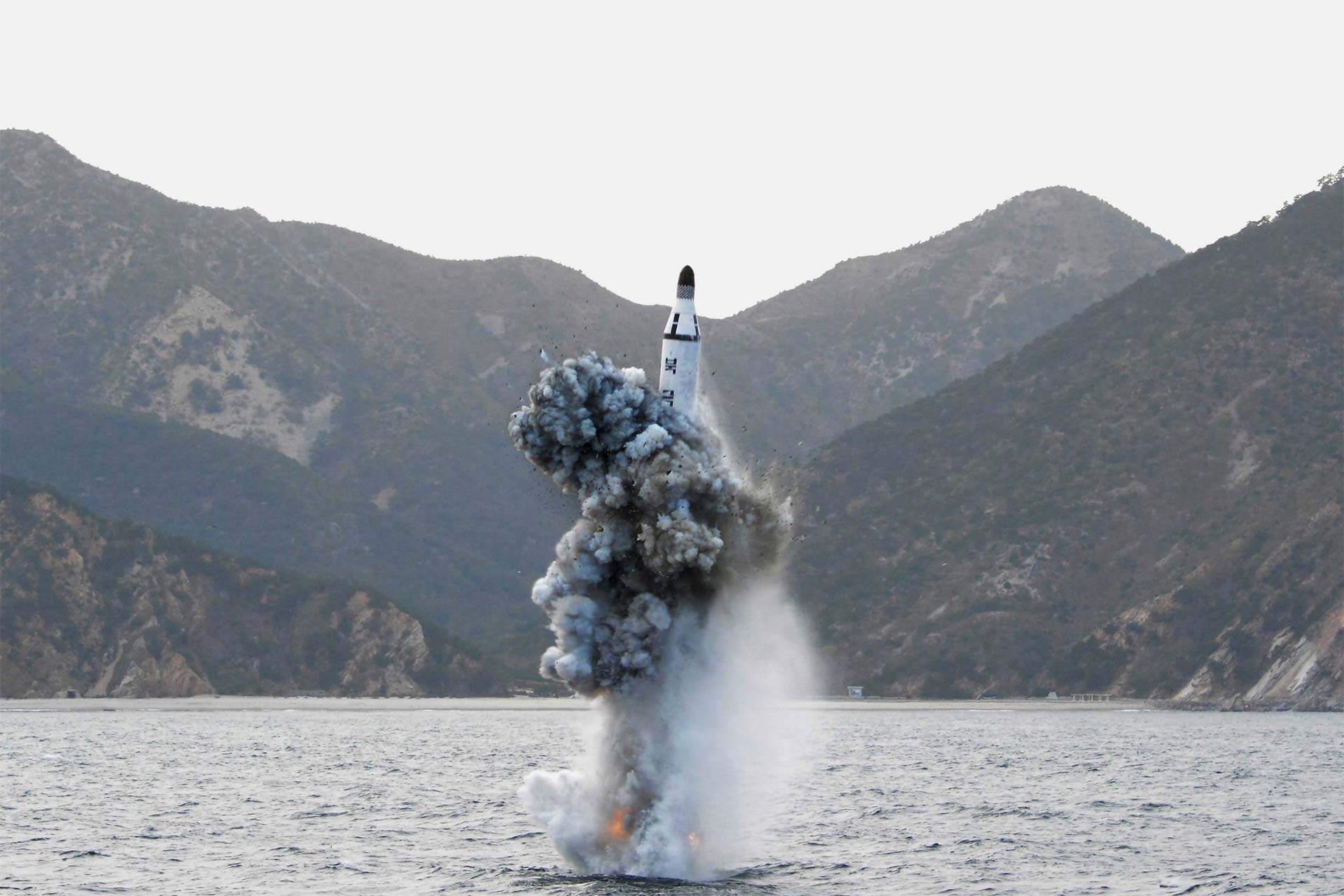 Según medios estatales, Kim Jong-un aseguró que el país "dispone ahora de otro medio para un ataque nuclear contundente"