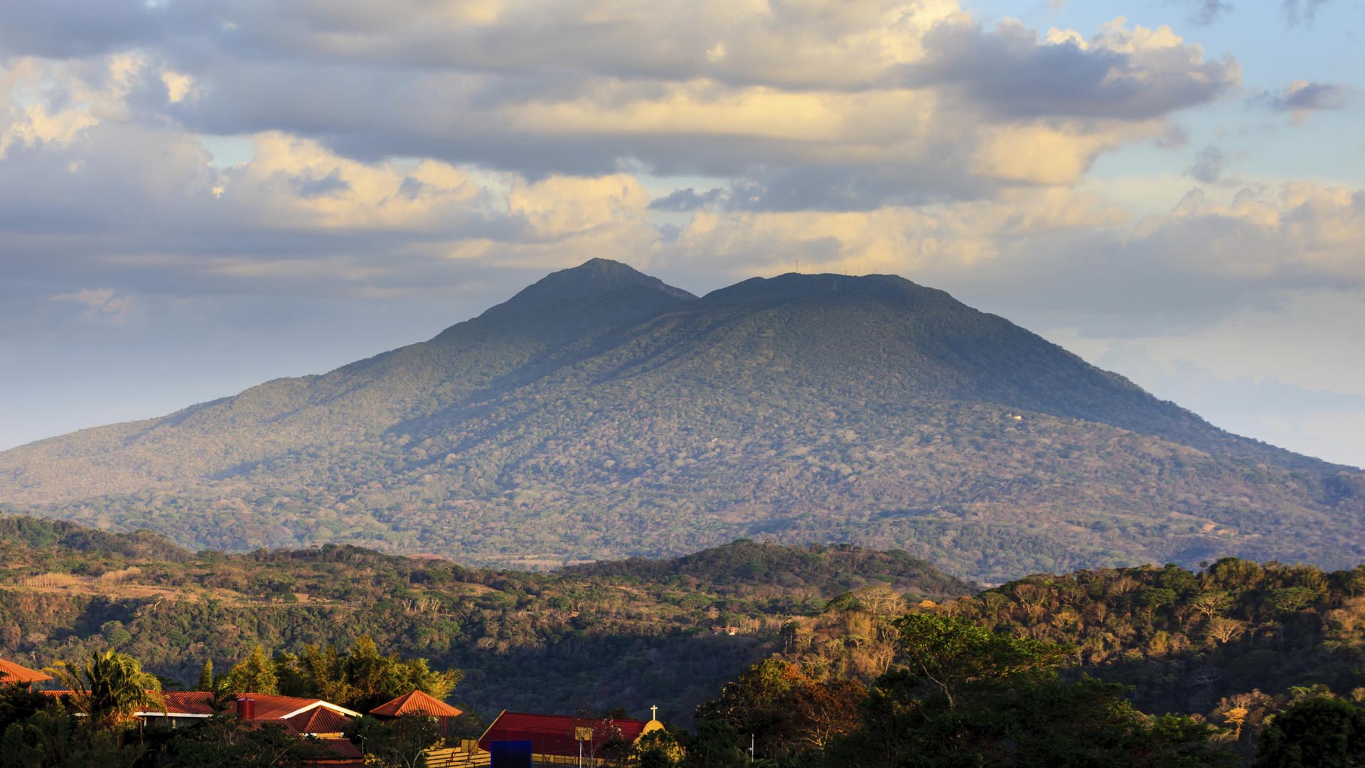 Nicaragua realiza estudio preventivo al “Momotombo”