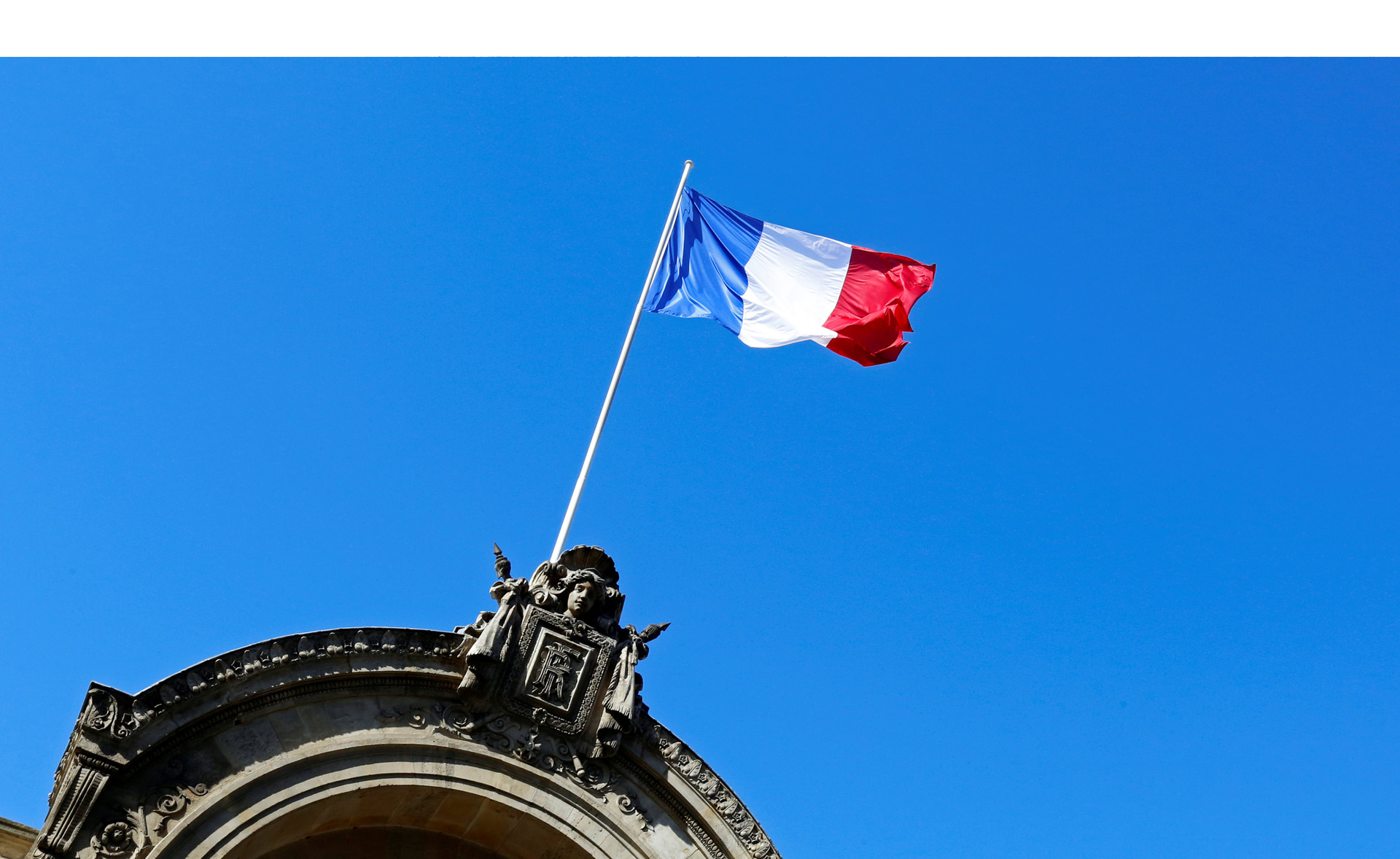 París solicita investigación por ataque
