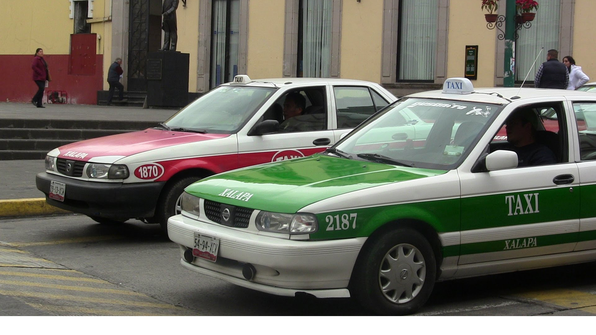 Hallan taxi con personas fallecidas en México