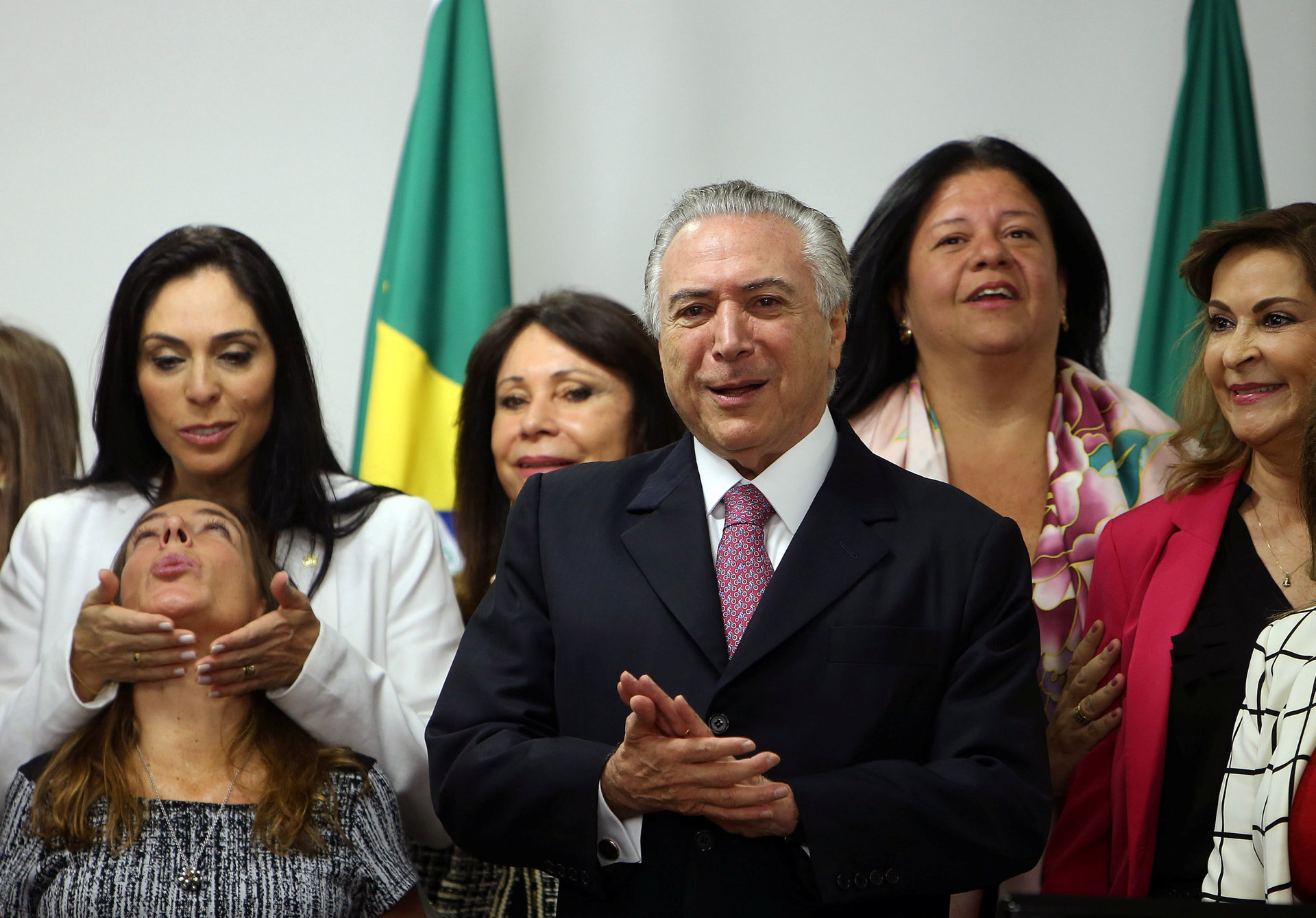 Gobierno temporal de Brasil defiende mujeres