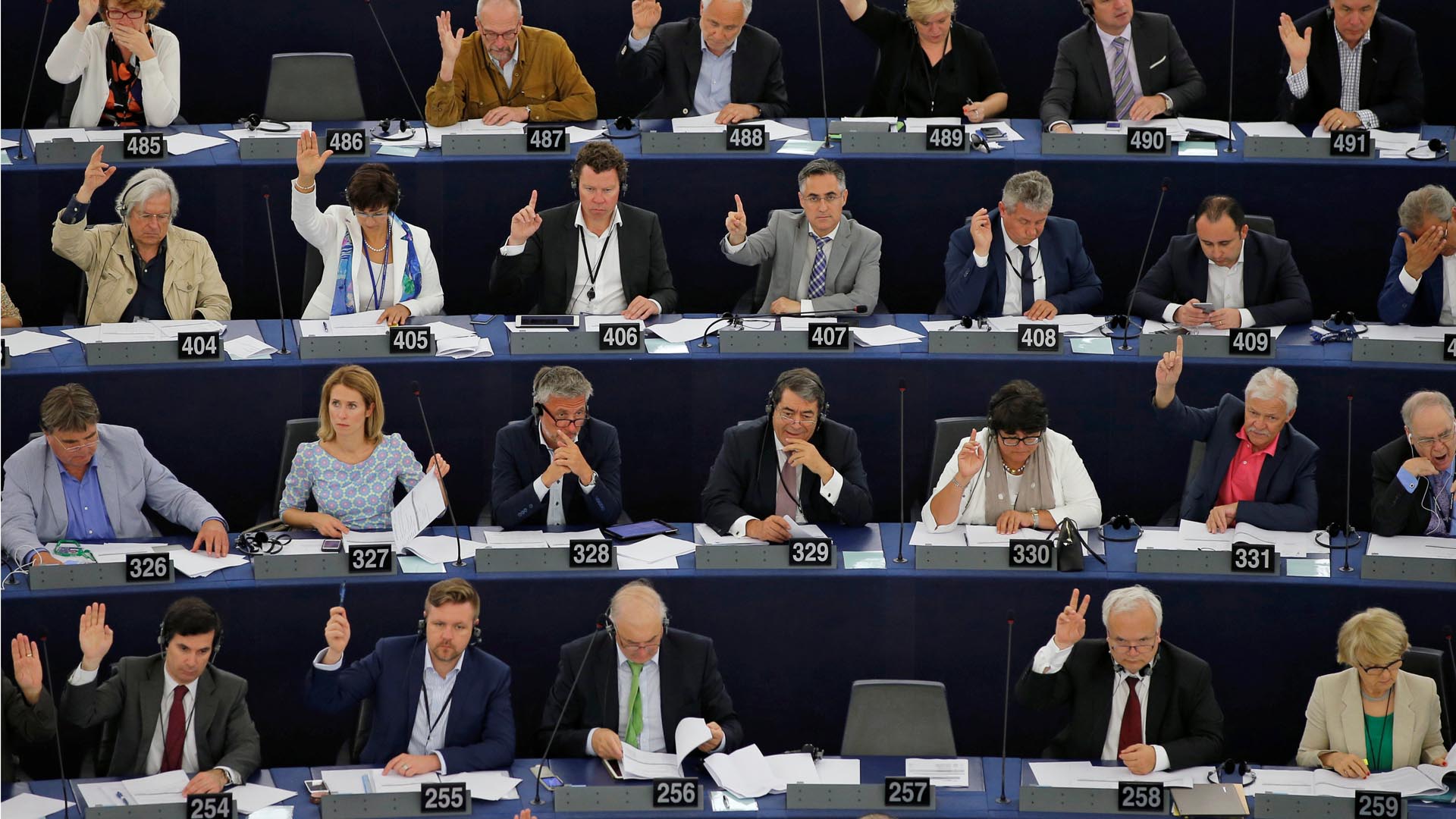 Eurodiputados instaron al Gobierno a adoptar reformas económicas eficaces de la mano de todos los poderes públicos