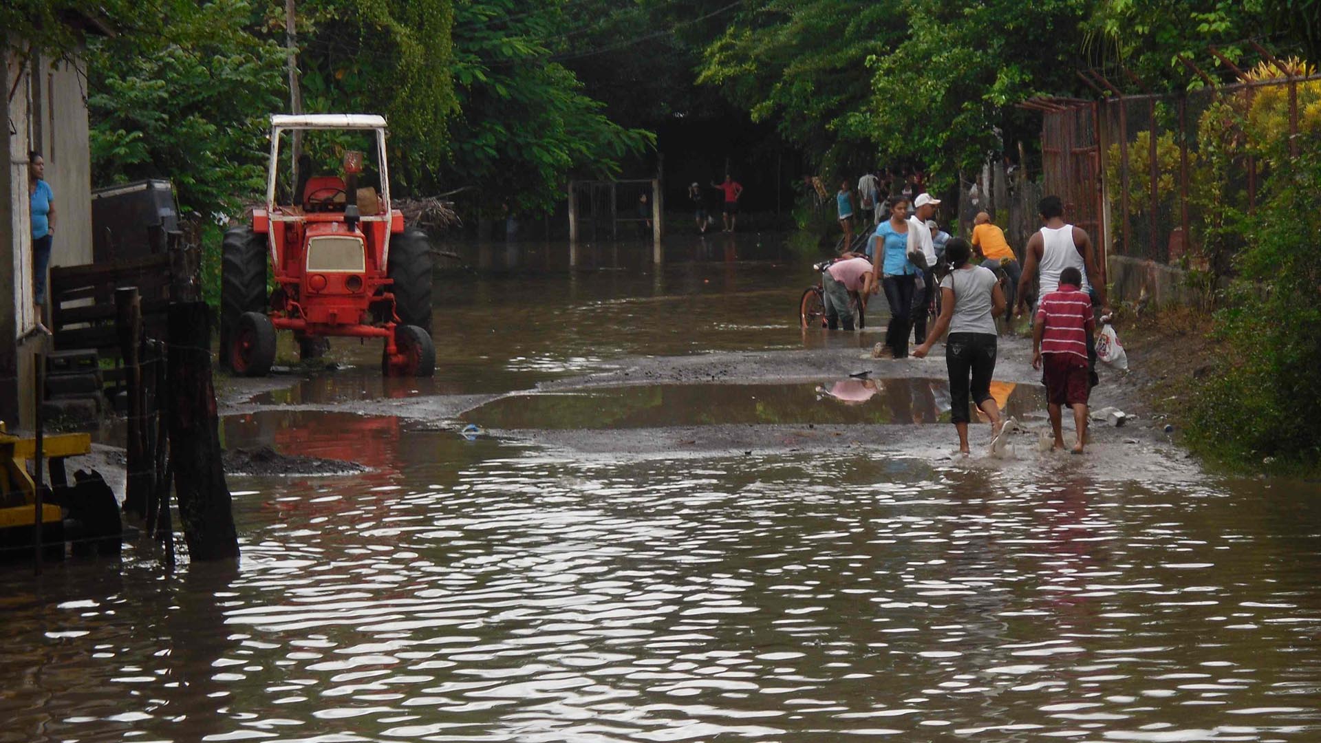 Las lluvias fueron ocasionadas por ondas tropicales, que se espera que aun sigan afectando al país
