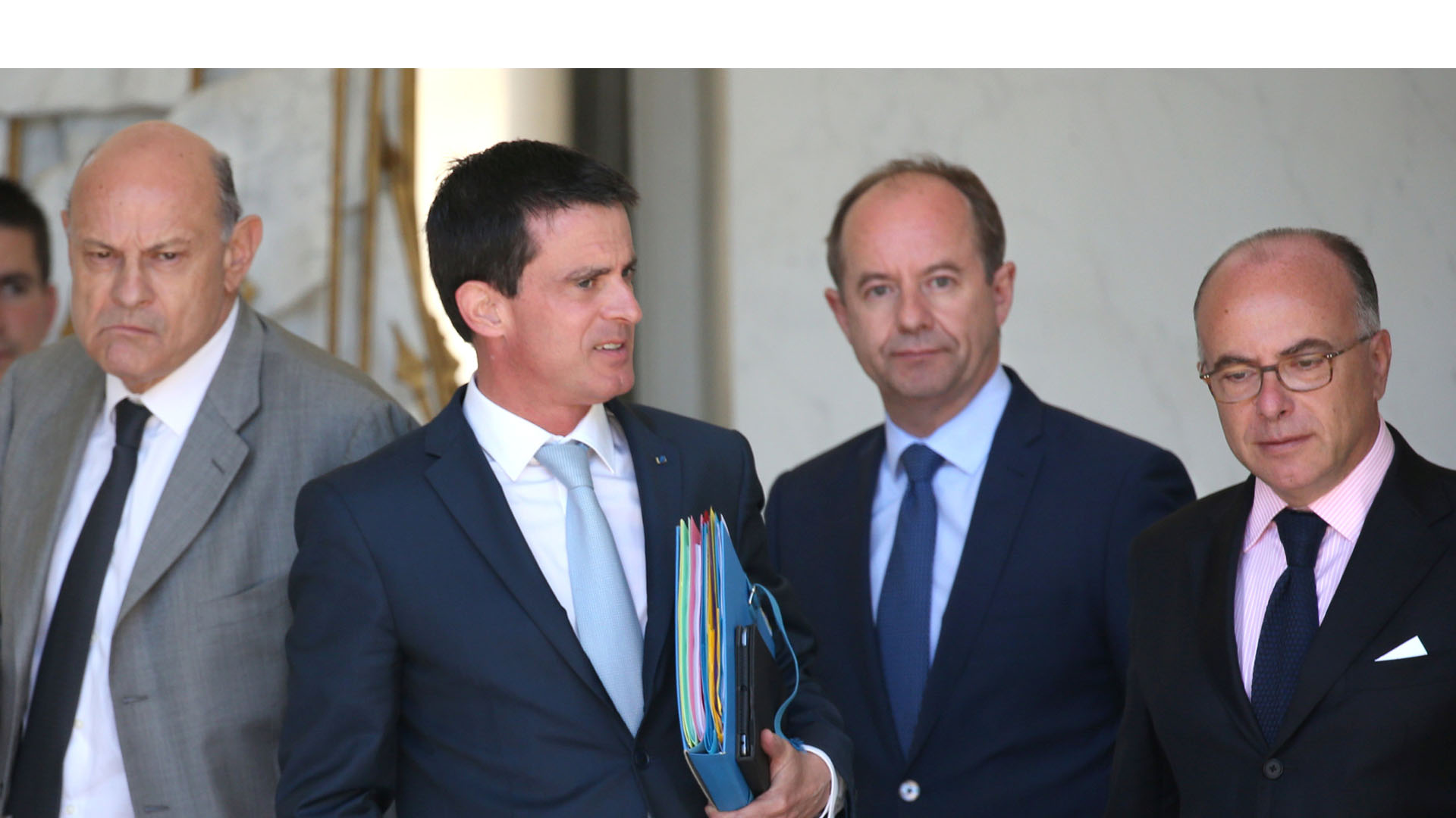 El primer ministro, Manuel Valls, presentó un proyecto de ley para ampliar los poderes especiales de la Policía