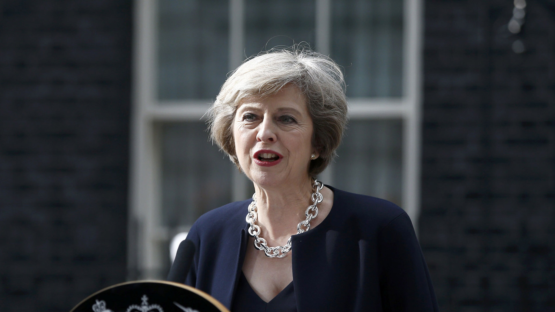 "Debemos vencer a esos brutales asesinos que quieren destruir nuestro modo de vida", dijo la nueva primera ministra británica