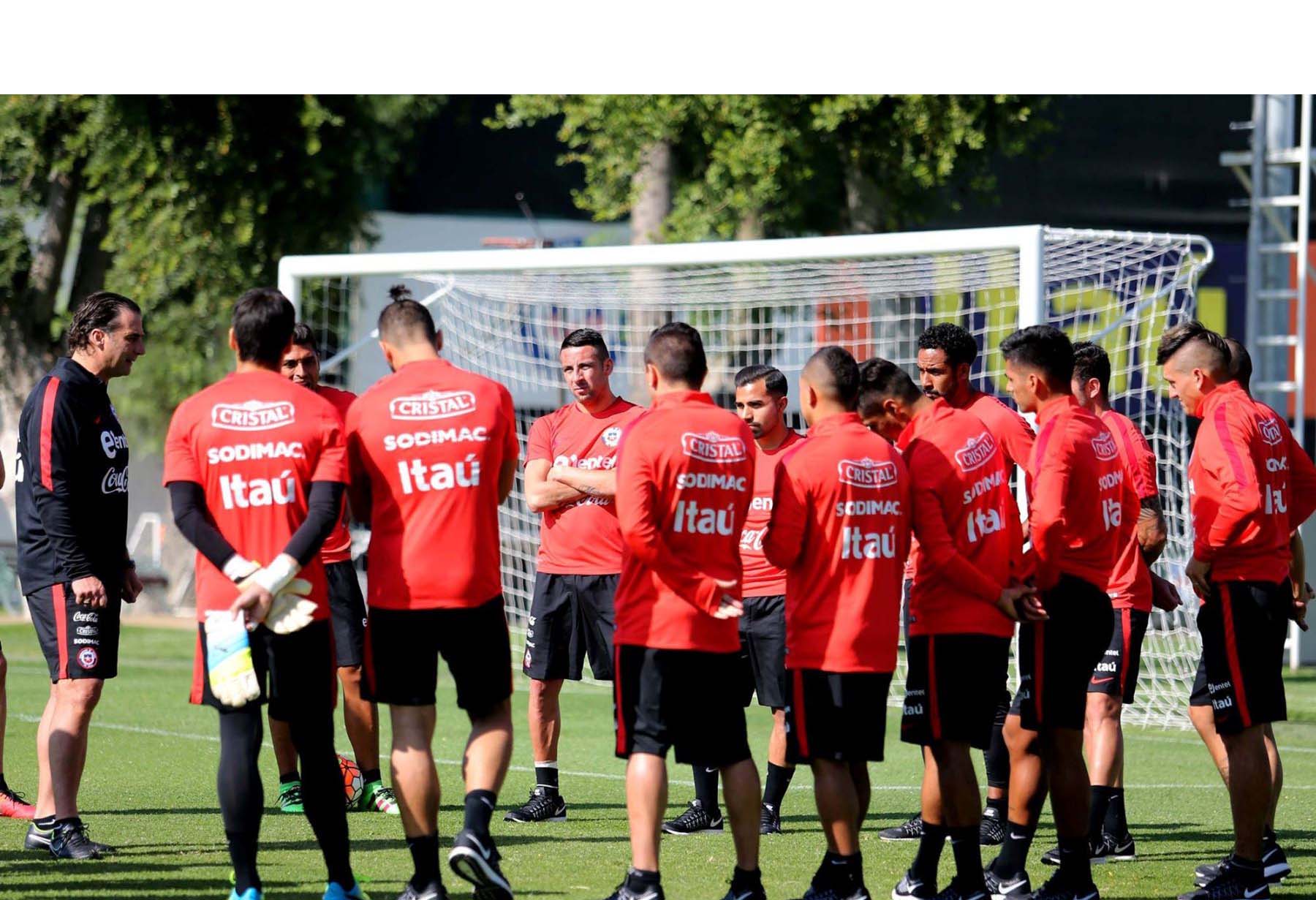 Los jugadores chilenos agrupados en el Sifup exigen más puestos de ascenso y descenso junto con el pago de los sueldos adeudados
