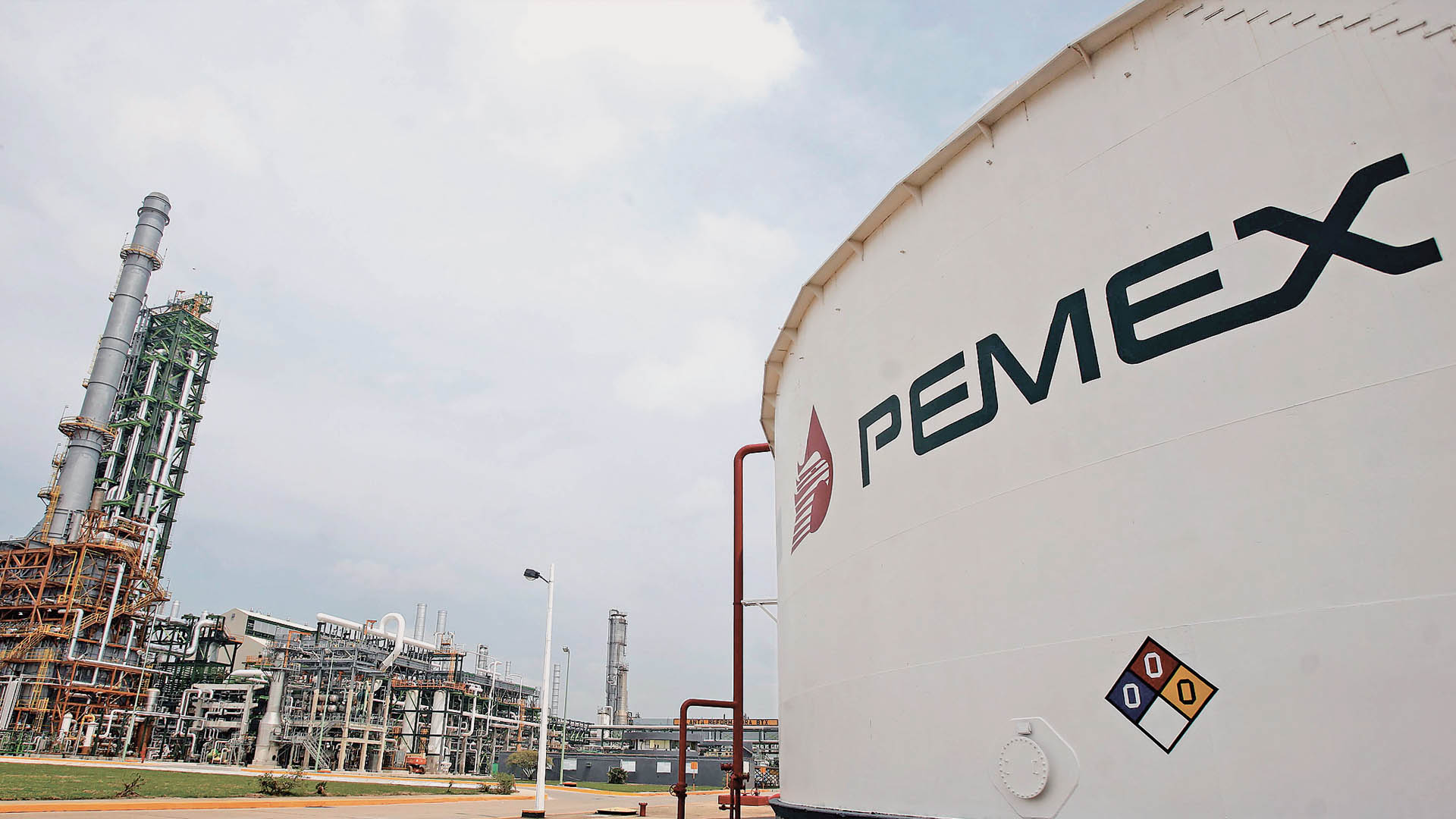 La empresa petrolera mexicana desea mejorar sus refinerías a través de acuerdos con empresas