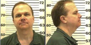 Mark Chapman fue condenado en 1981 a una pena de entre 20 años de cárcel y cadena perpetua