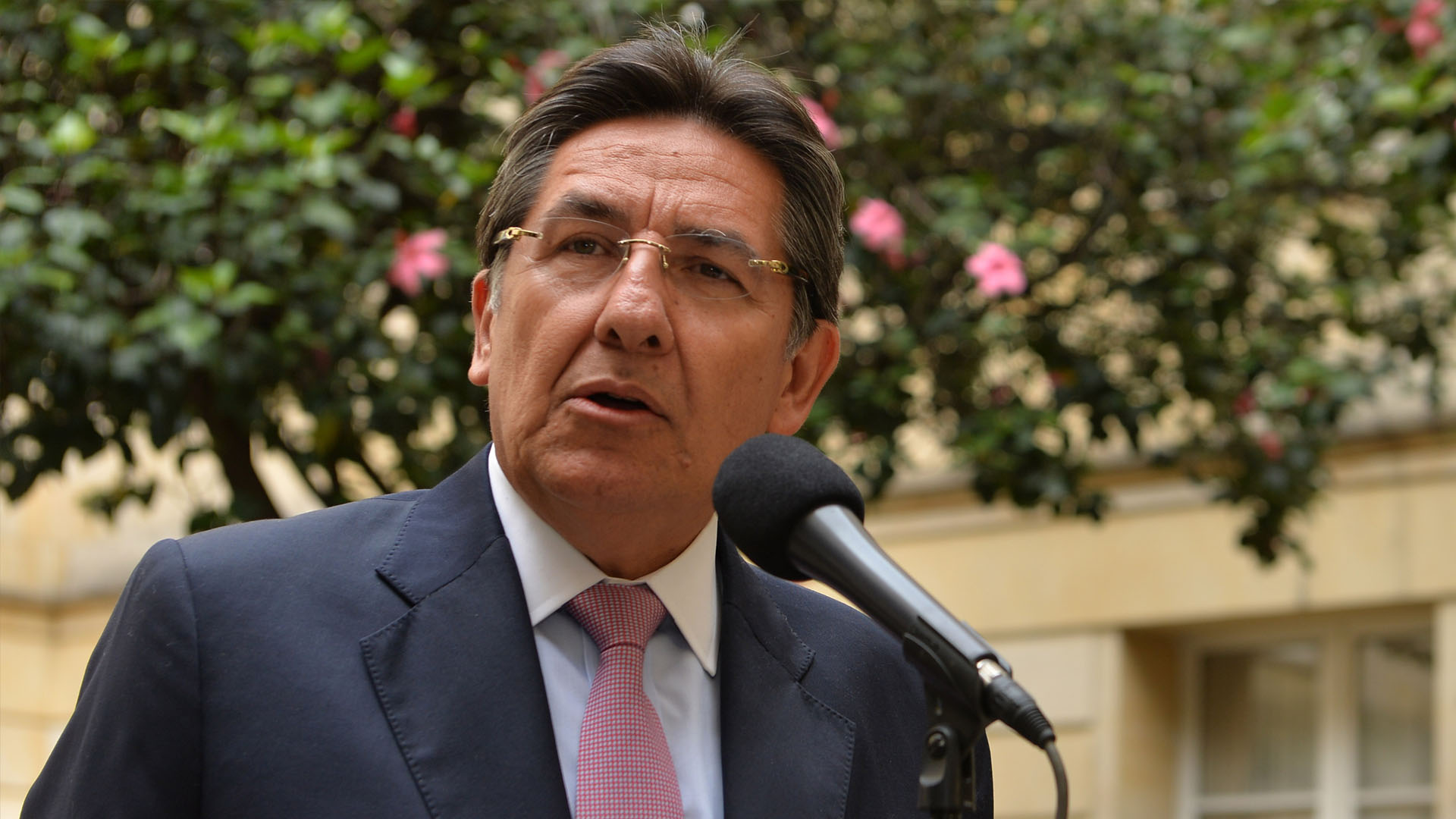 Néstor Martínez, fiscal general de Colombia, detalló que la guerrilla debe hacerlo para evitar caer en lavado de activos y no ser juzgados