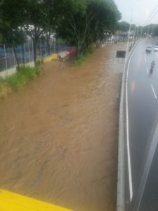 Se desborda Río el Valle en Caracas