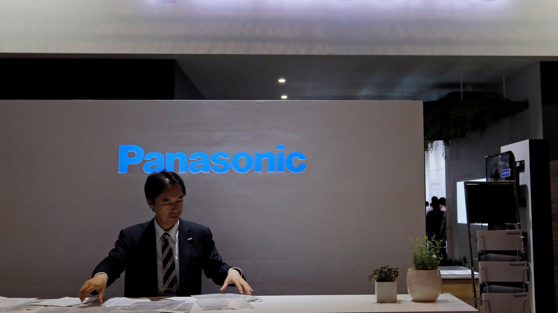 La empresa japonesa pretende para el 2018 llenar el mercado con esta clase de dispositivos para competir con Samsung y LG