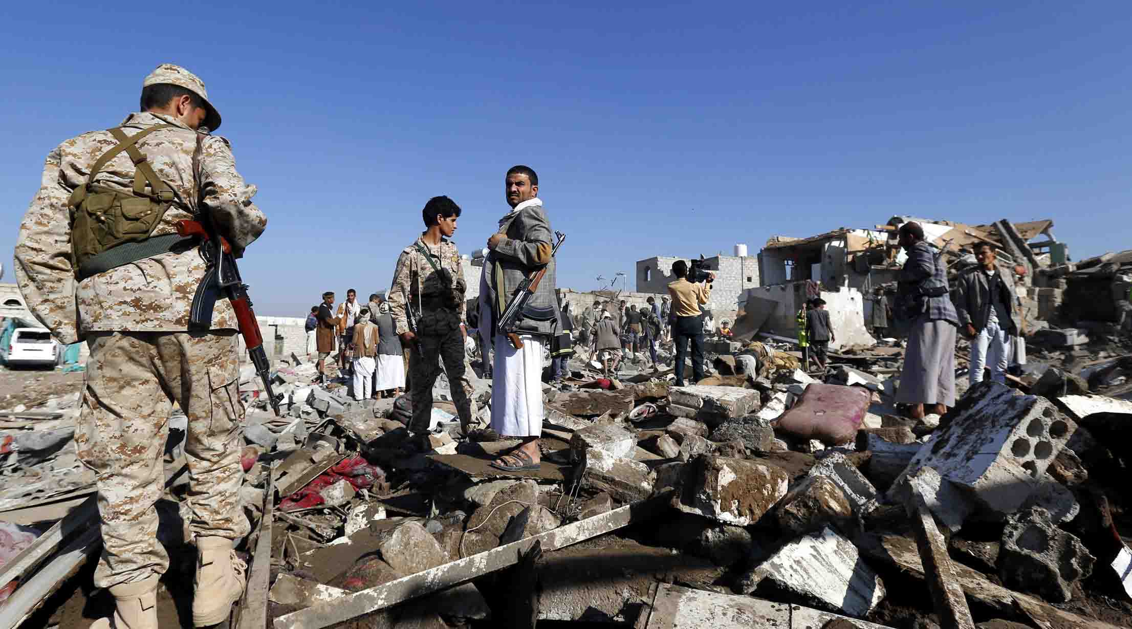 Los bombardeos destruyeron un recinto penitenciario en Yemén dejando 30 heridos y al menos 60 personas fallecidas