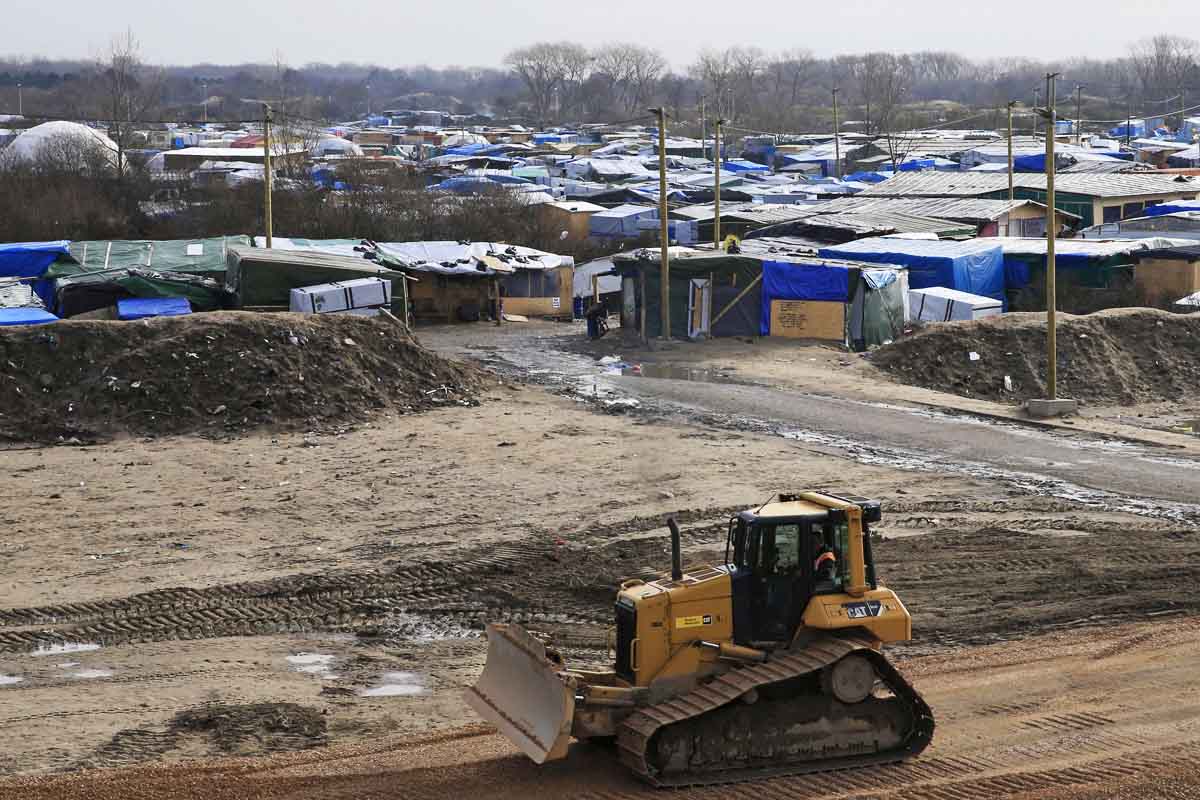 De acuerdo con la prefecta Fabienne Buccio, la zona del campamento de refugiados más grande de Francia estará totalmente desmantelada