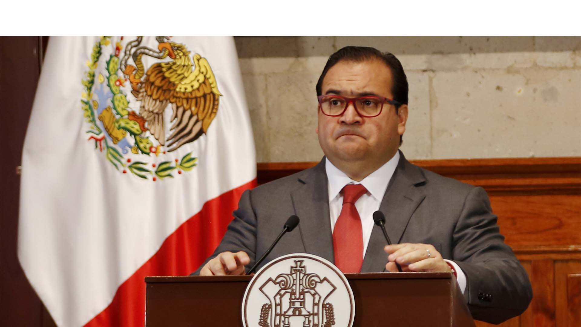 El ex gobernador de Veracruz culminaba su gestión mandataria el próximo 30 de noviembre pero hace una semana pidió licencia y se desconoce su paradero