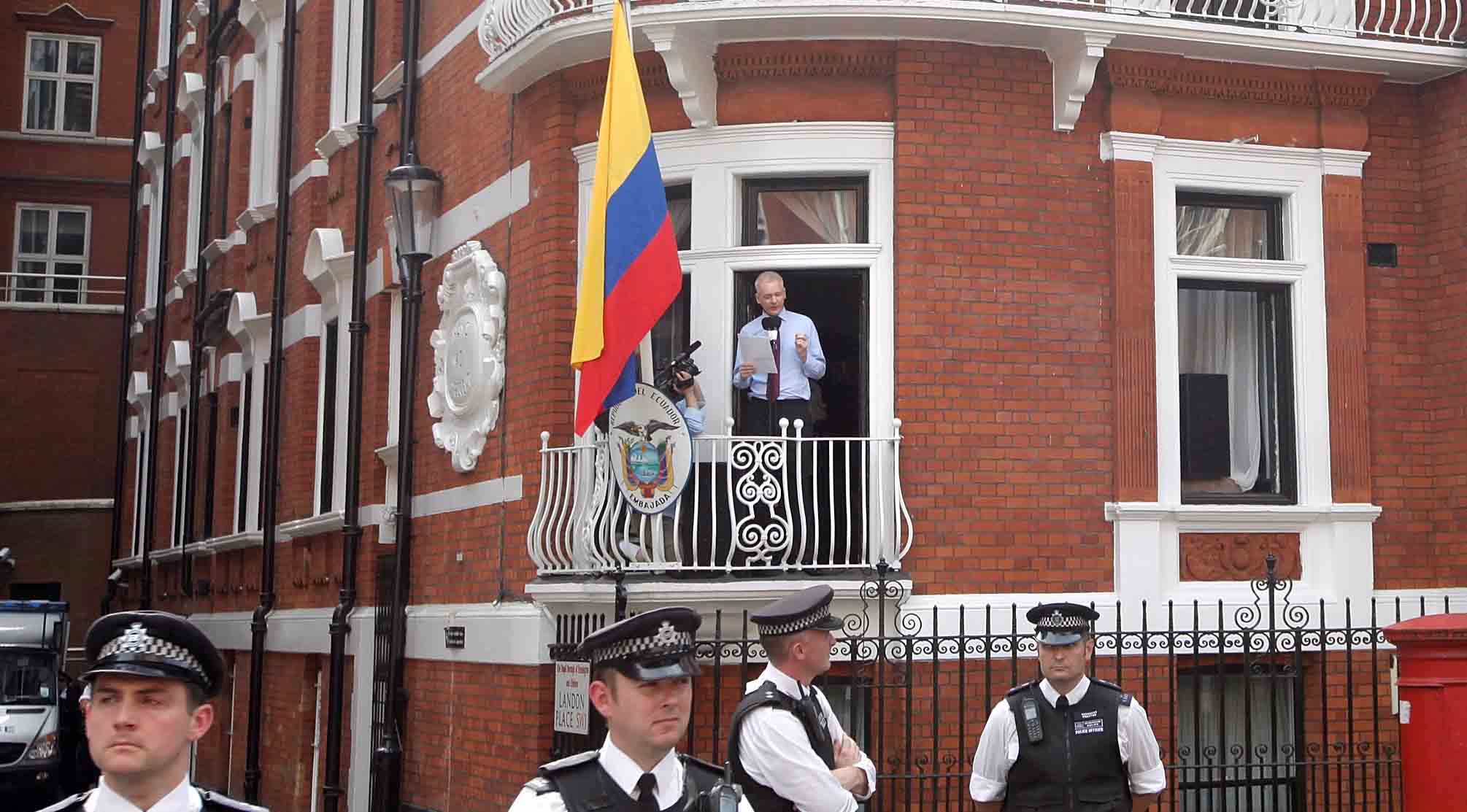 El cofundador de WikiLeaks acusado desde 2010 por violación en Suecia, se encuentra refugiado en la embajada ecuatoriana en Londres