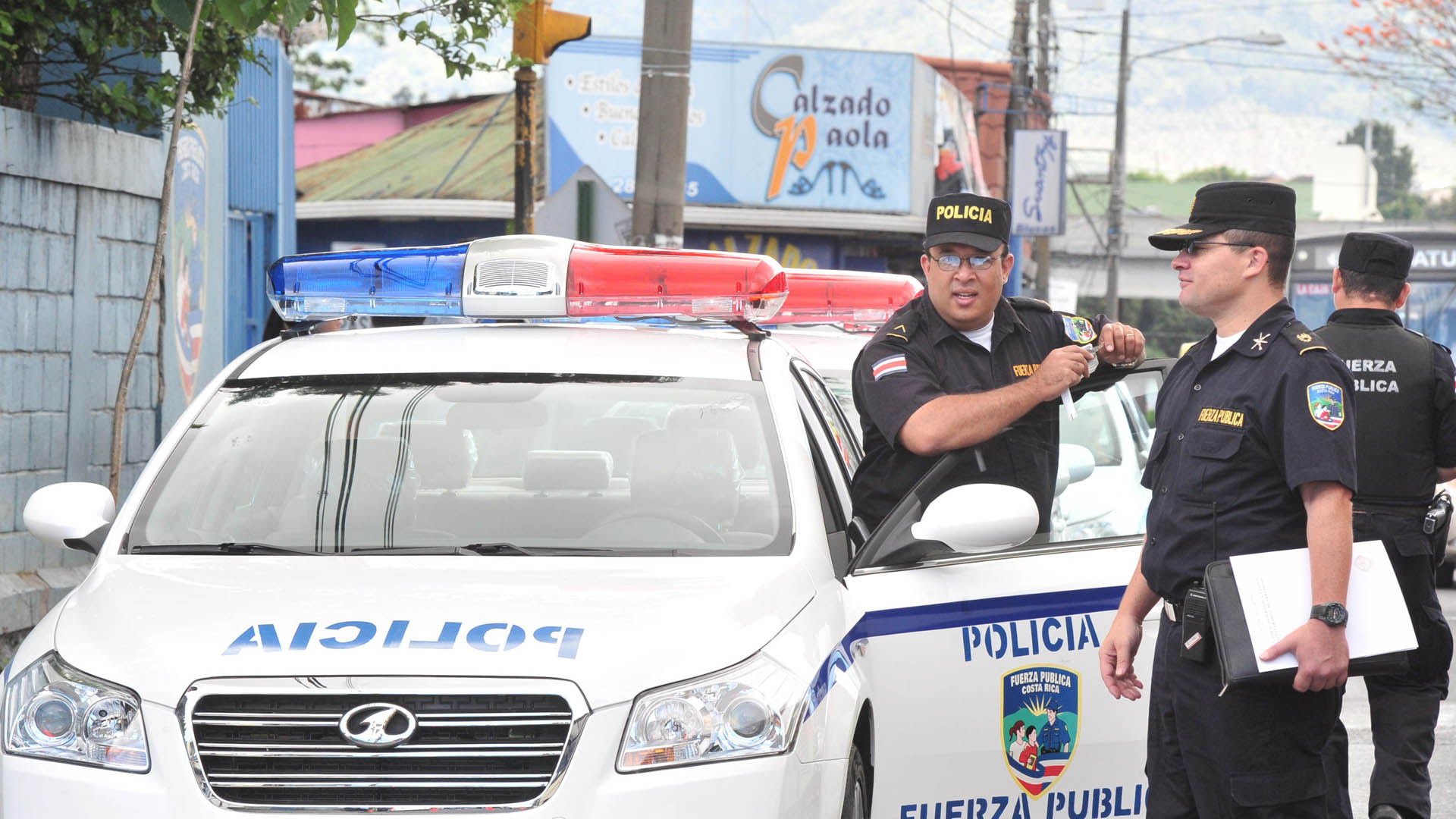 En la lucha constante por eliminar las bandas delictivas, el presidente del país caribeño implemento el uso de mayor fuerza policial