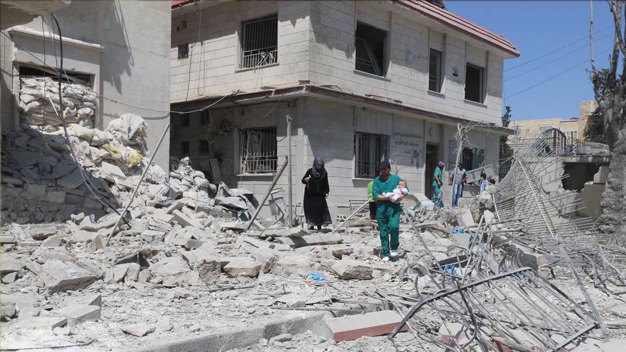 Naves no identificados bombardearon un centro de salud en Siria, causando mucho daño en la infraestructura