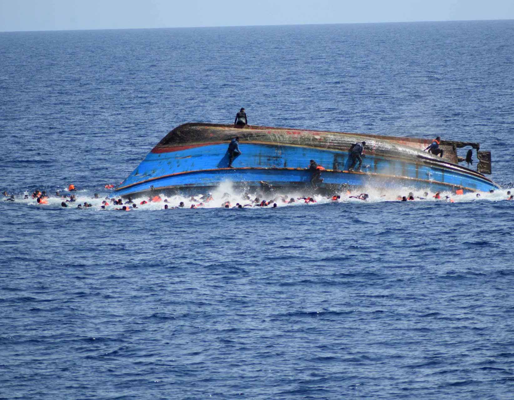 Un total de 18 personas que viajaban en la embarcación murieron mientras que, 40 siguen desaparecidas y otras 35 fueron rescatadas