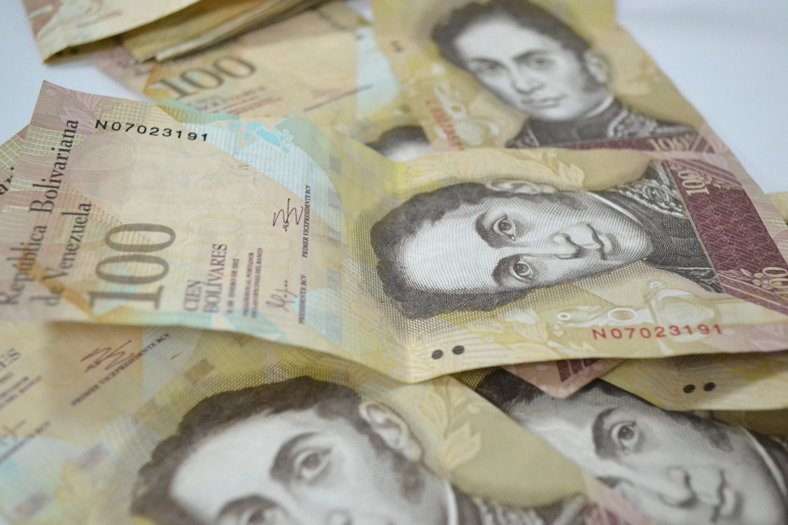 El presidente de Venezuela ha prorrogado la vigencia del billete de 100 bolívares