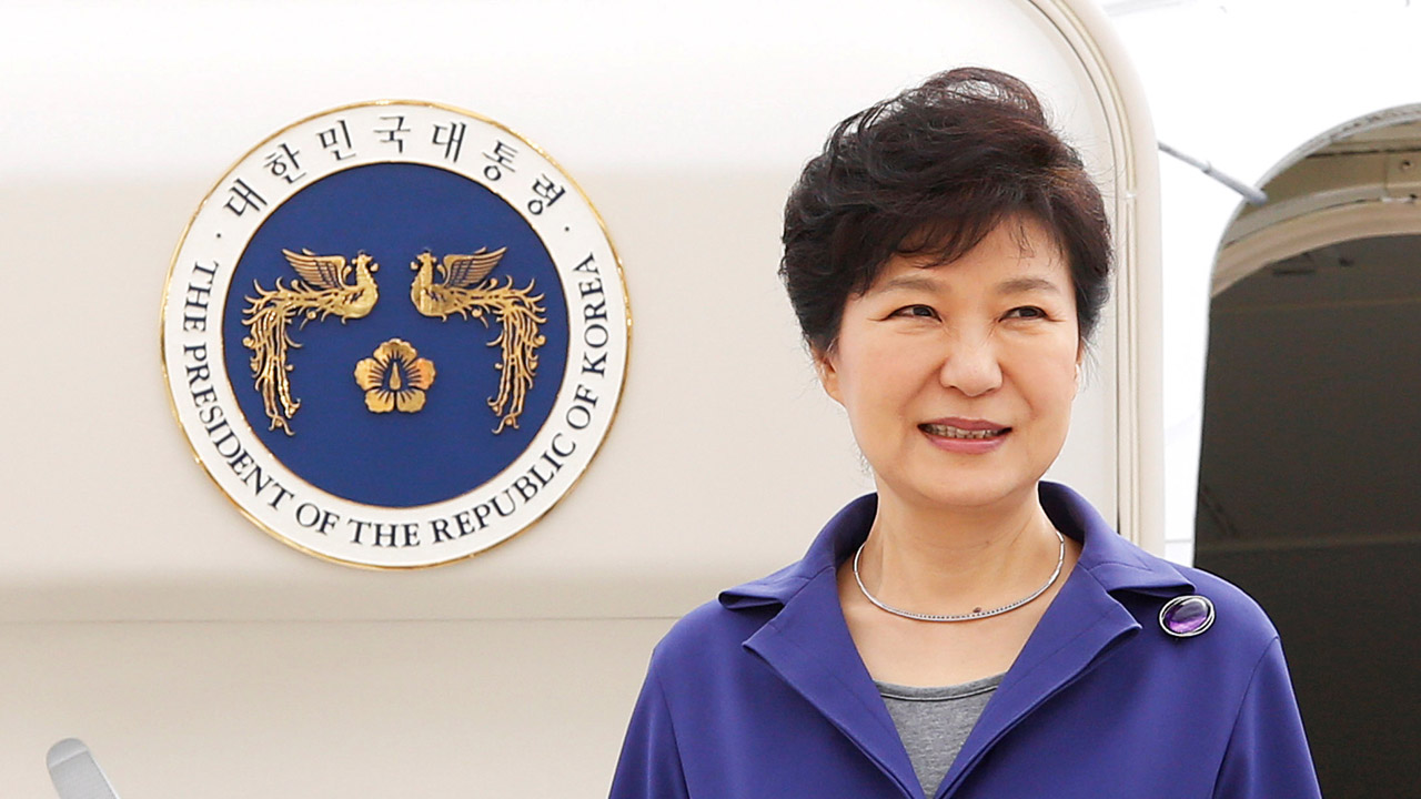 El Parlamento aprobó la moción este viernes destituyendo de sus funciones temporalmente a la mandataria Park Geun Hye