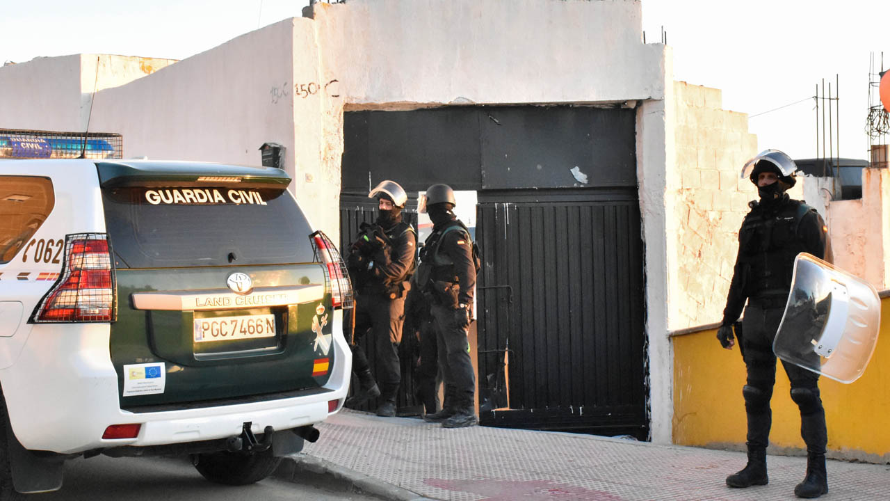 El operativo, que ocurrió en la frontera con Marruecos incluyó registros en viviendas y locales comerciales