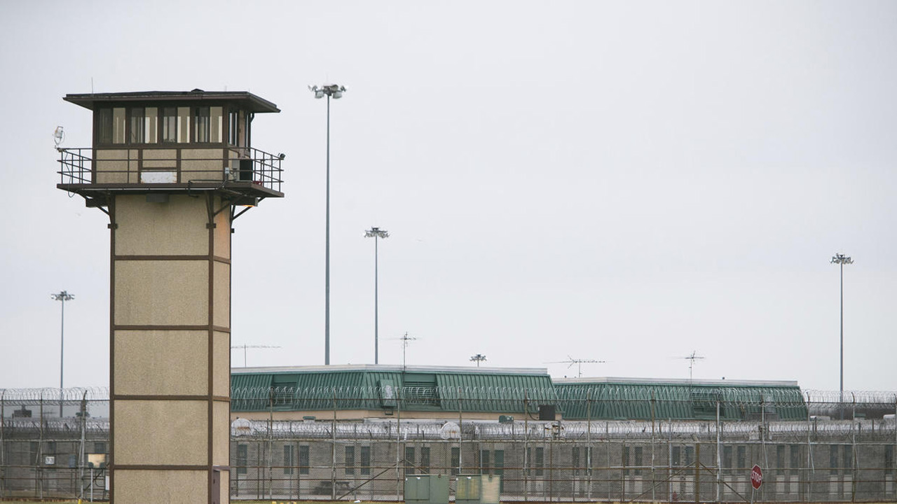 Un oficial murió durante la situación irregular registrada en la prisión de máxima seguridad estadounidense