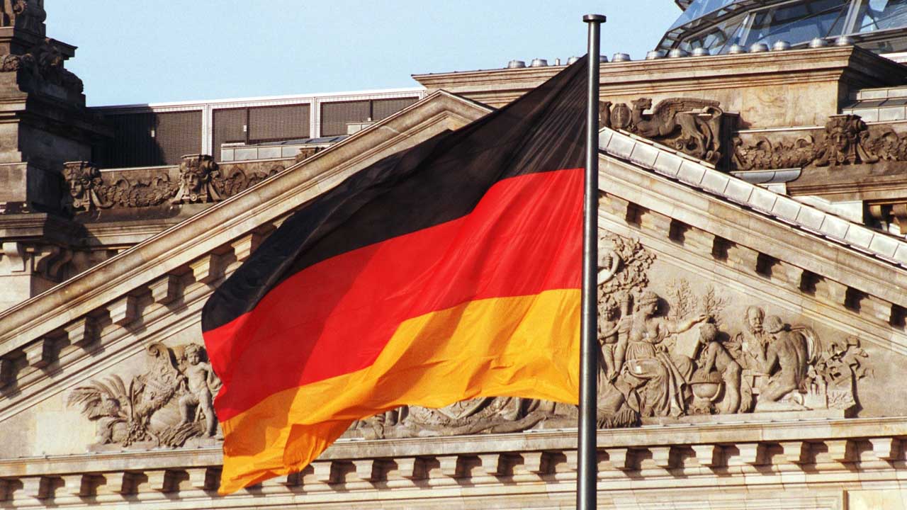 Dadas las circunstancias financieras el gobierno de alemán alertó sobre el peligro de una regulación