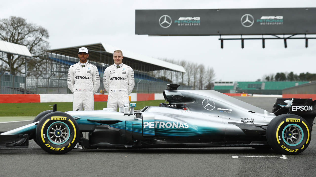 Valteri Bottas y Lewis Hamilton ya probaron el W08. El modelo cuenta con neumáticos más anchos y una delgada aleta trasera
