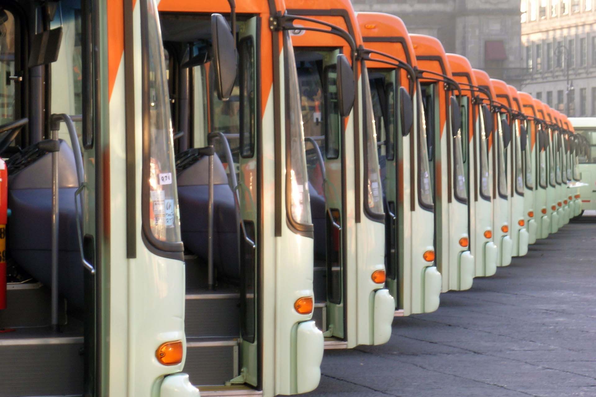 Los autobuses liberan menos dióxido de carbono en comparación a los automóviles ya que fueron adquiridos con ese fin
