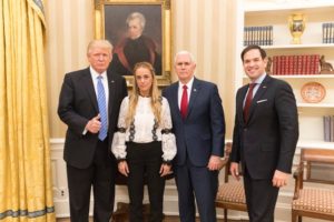 De izquierda a dererecha: Donald Trump, Lilian Tintori, Mike Pence y Marco Rubio