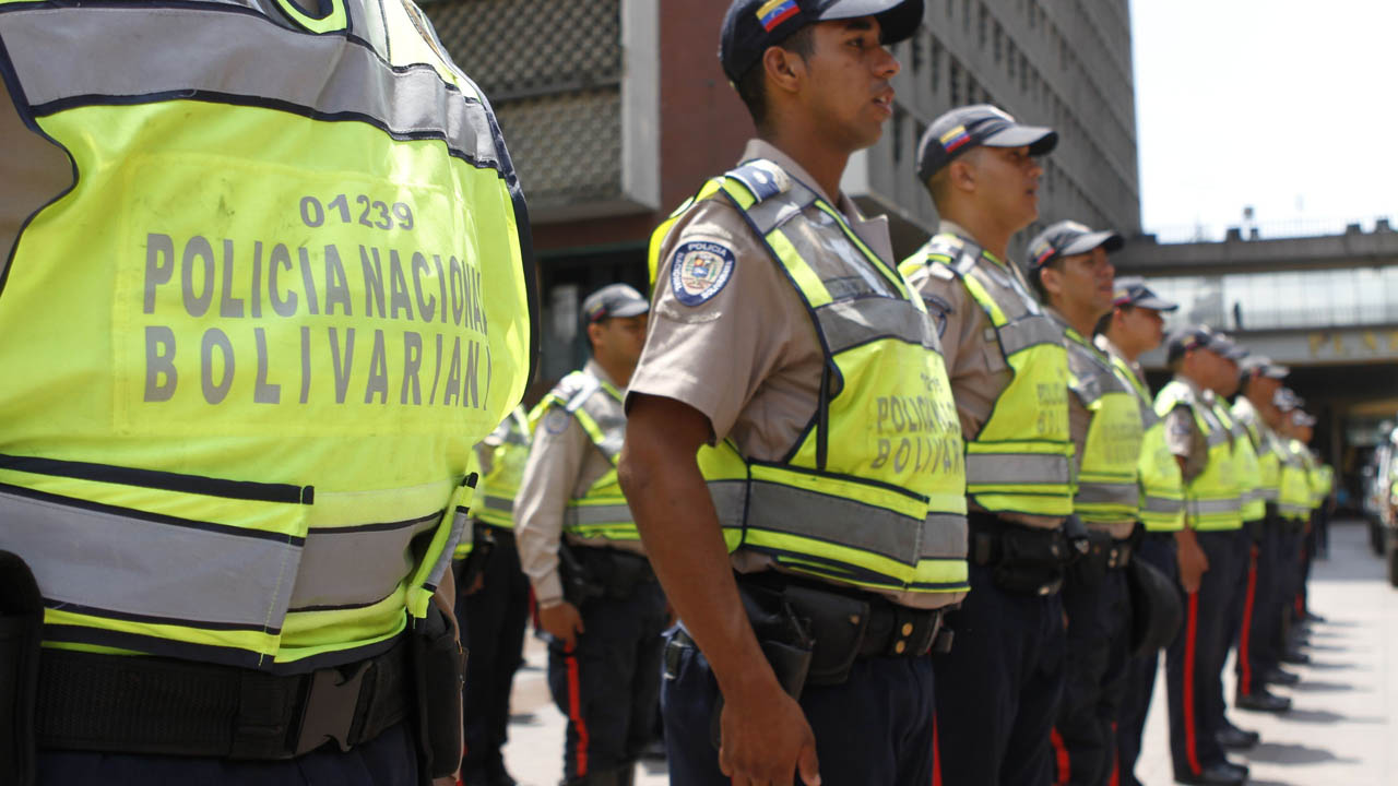 El oficial jefe Robert Rafael Paredes Anzola y el oficial agregado Rafael Junior Pedroza Sanmartín fallecieron por las heridas de bala