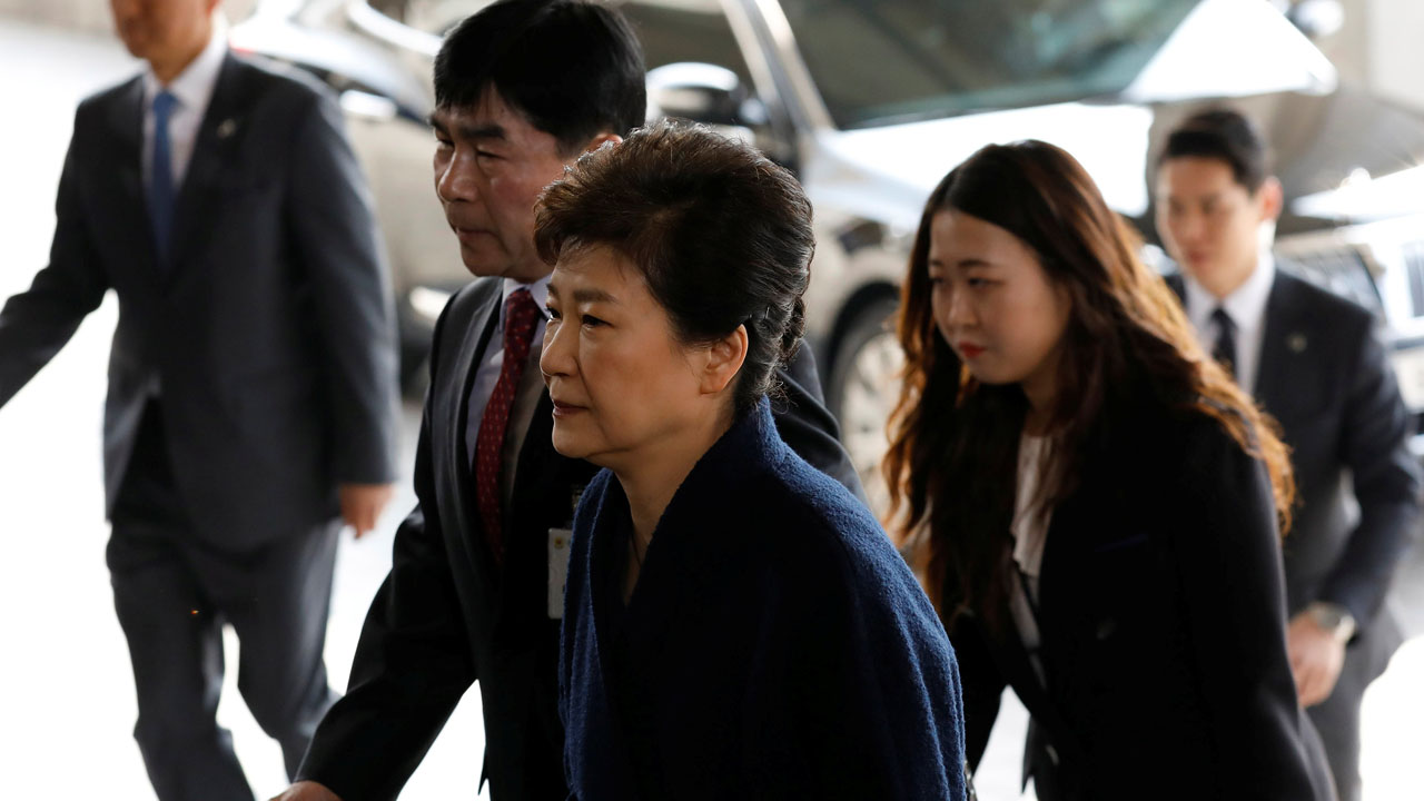 Park Geun-hye ofreció sus disculpas a los ciudadanos asegurando que se sometería "fielmente al interrogatorio"