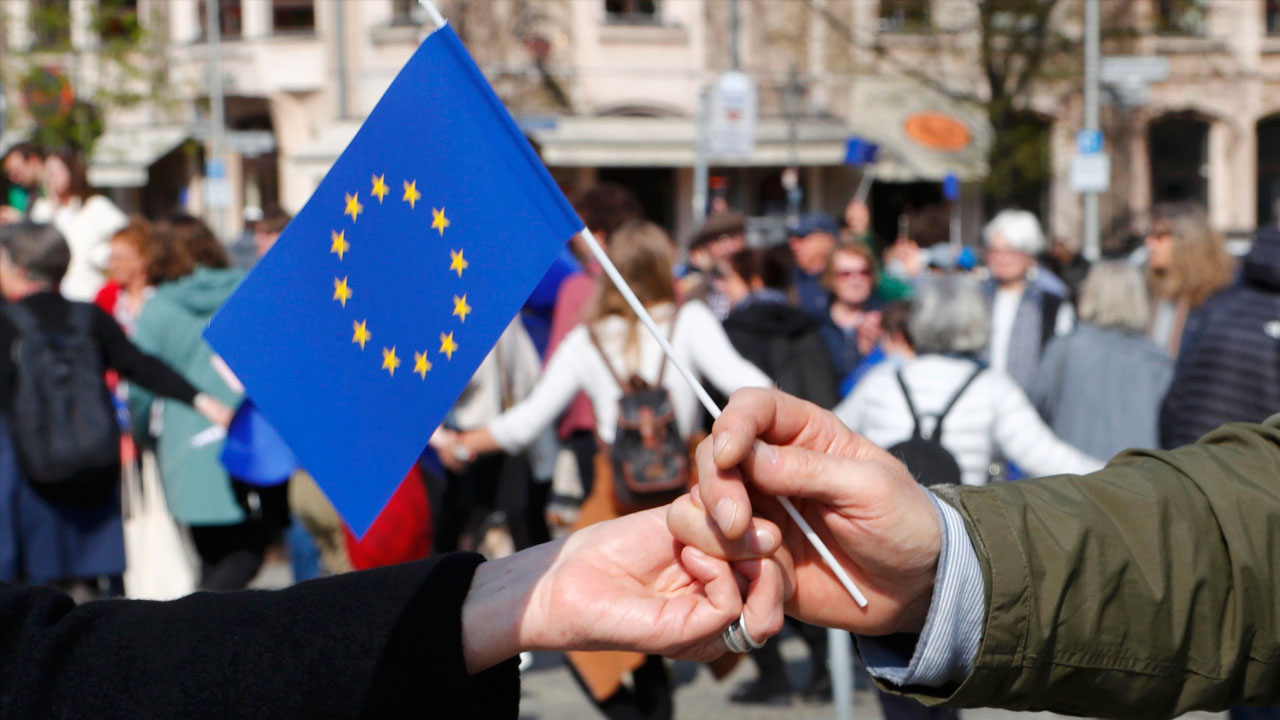 La Unión Europea restringirá más su área de inversión para prestadores de servicios europeos