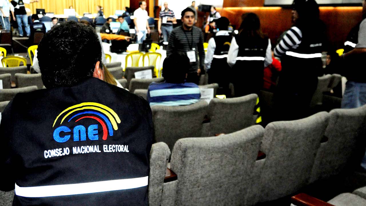 El CNE ecuatoriano ha contado unas mil actas