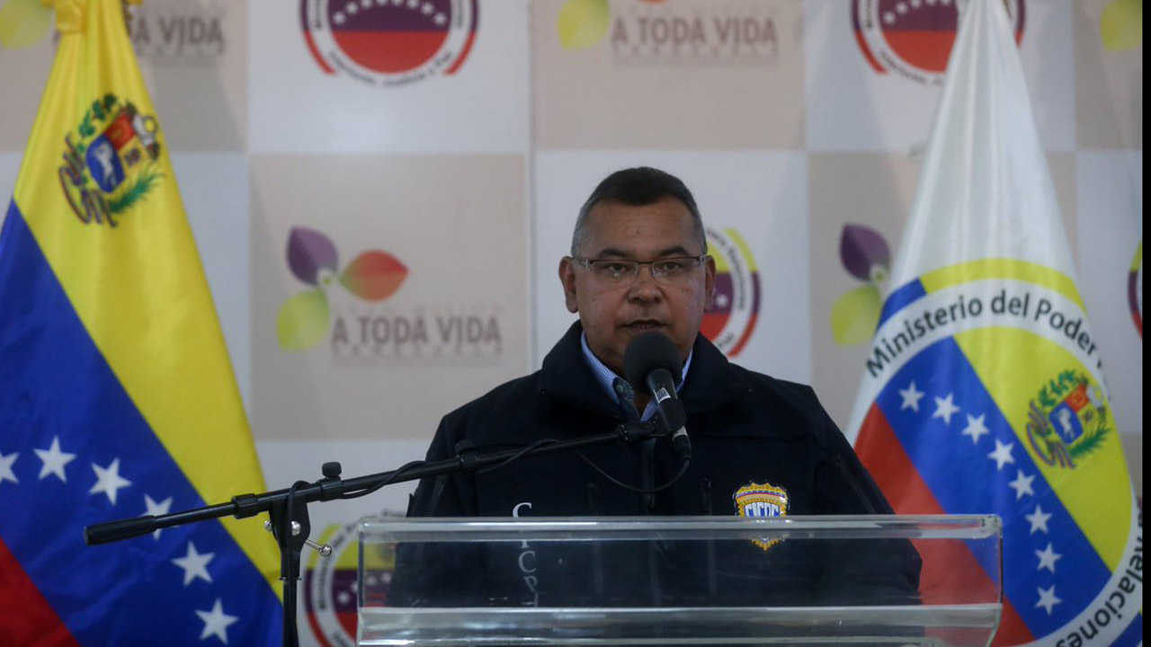 El ministro de Interior, Justicia y Paz aseguró que las esferas metálicas estaban siendo disparadas por los manifestantes y no por la Guardia Nacional Bolivariana