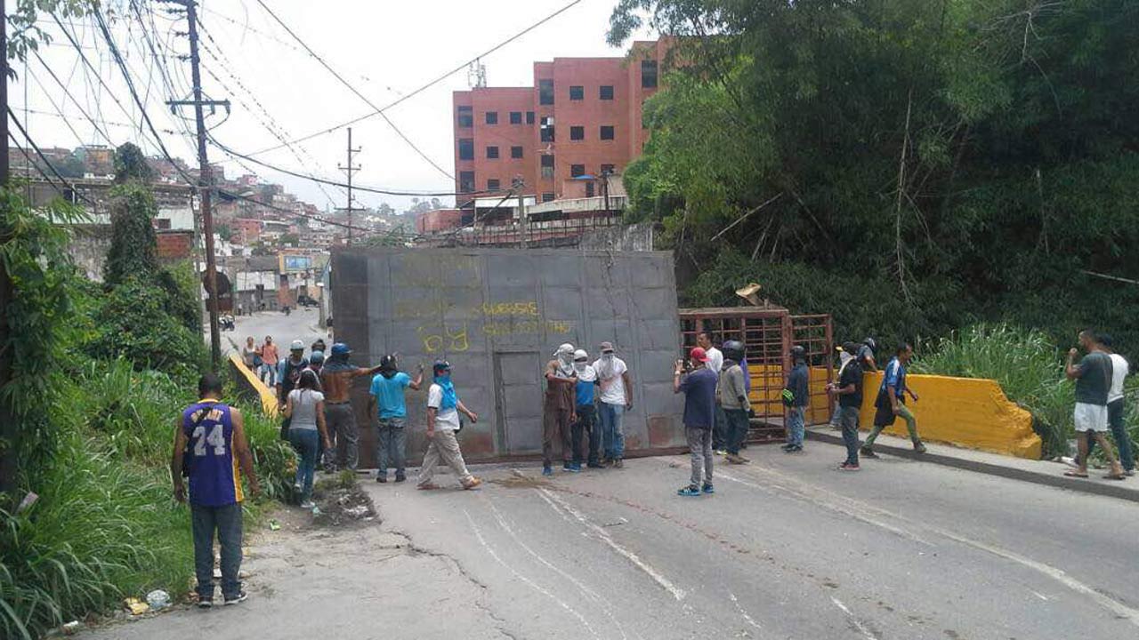 El concejal de Baruta, Luis Somaza denunció la situación que dejó un total de siete heridos durante las protestas