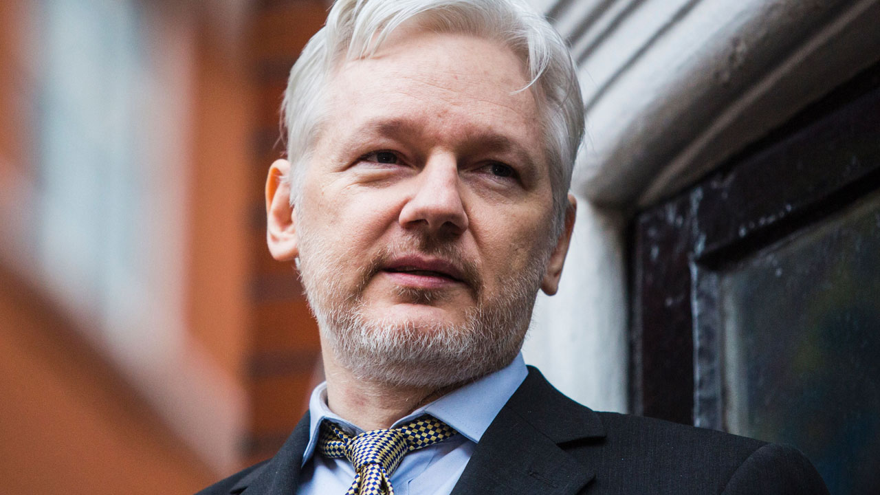 El abogado del fundador de Wikileaks dijo que la nación nórdica no puede exigirle abandonar su asilo en la embajada ecuatoriana de Londres