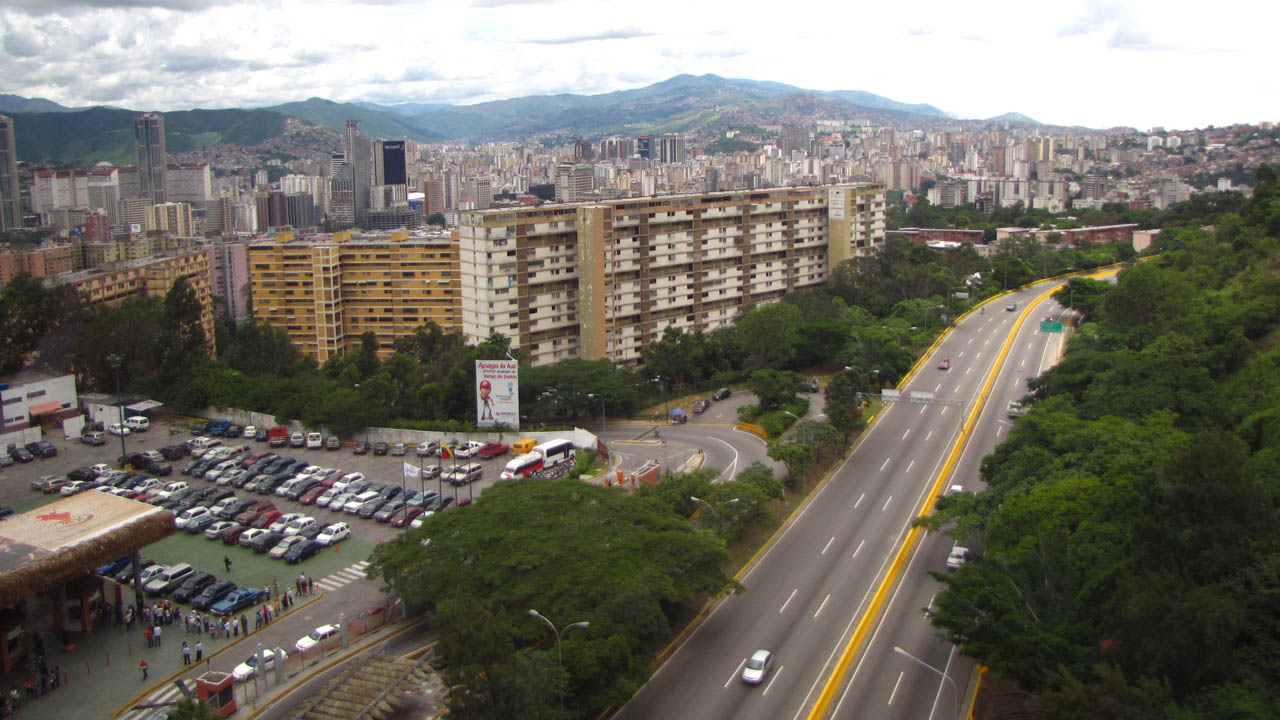 La Cota Mil, Plaza Venezuela y la Urdaneta fueron algunas vías bloqueadas ante las manifestaciones de este miércoles