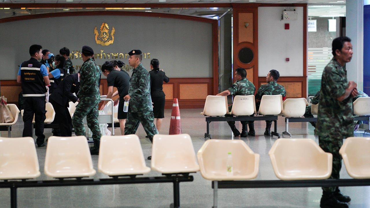 El objeto explosivo detonó en el hospital militar Rey Mongkut de Bangkok. Se presume que la mitad de los heridos sean militares