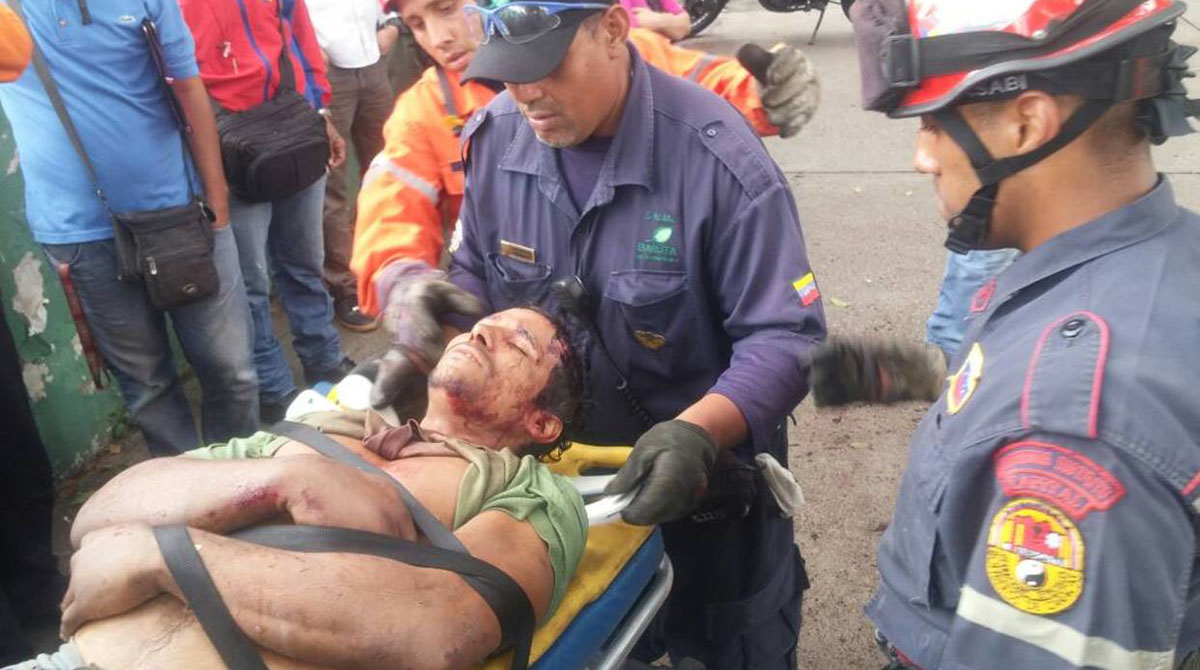 La víctima fue socorrida por bomberos y paramédicos de Protección Civil
