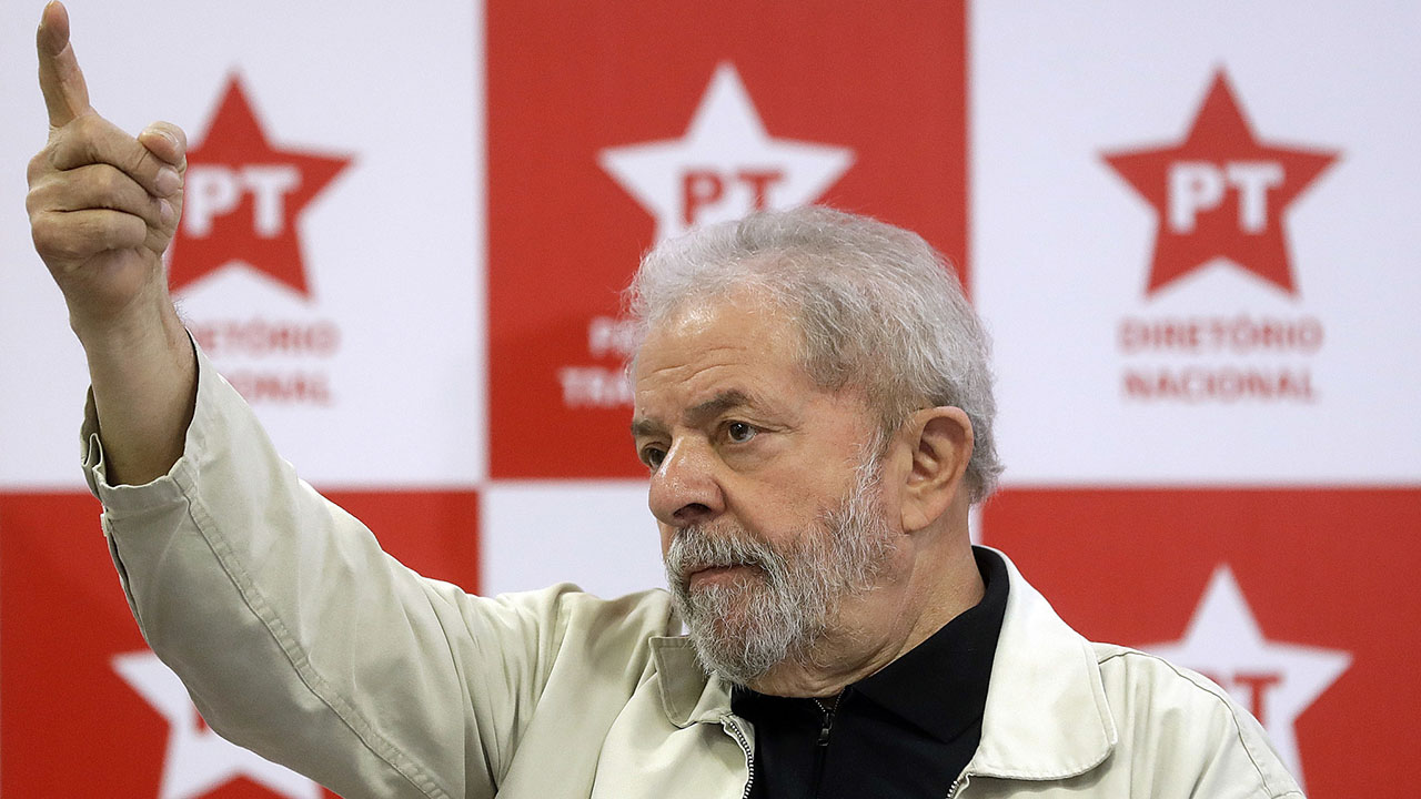 Pese a haber sido condenado a más de 9 años de prisión, el ex mandatario brasileño asegura que no lo han sacado del juego